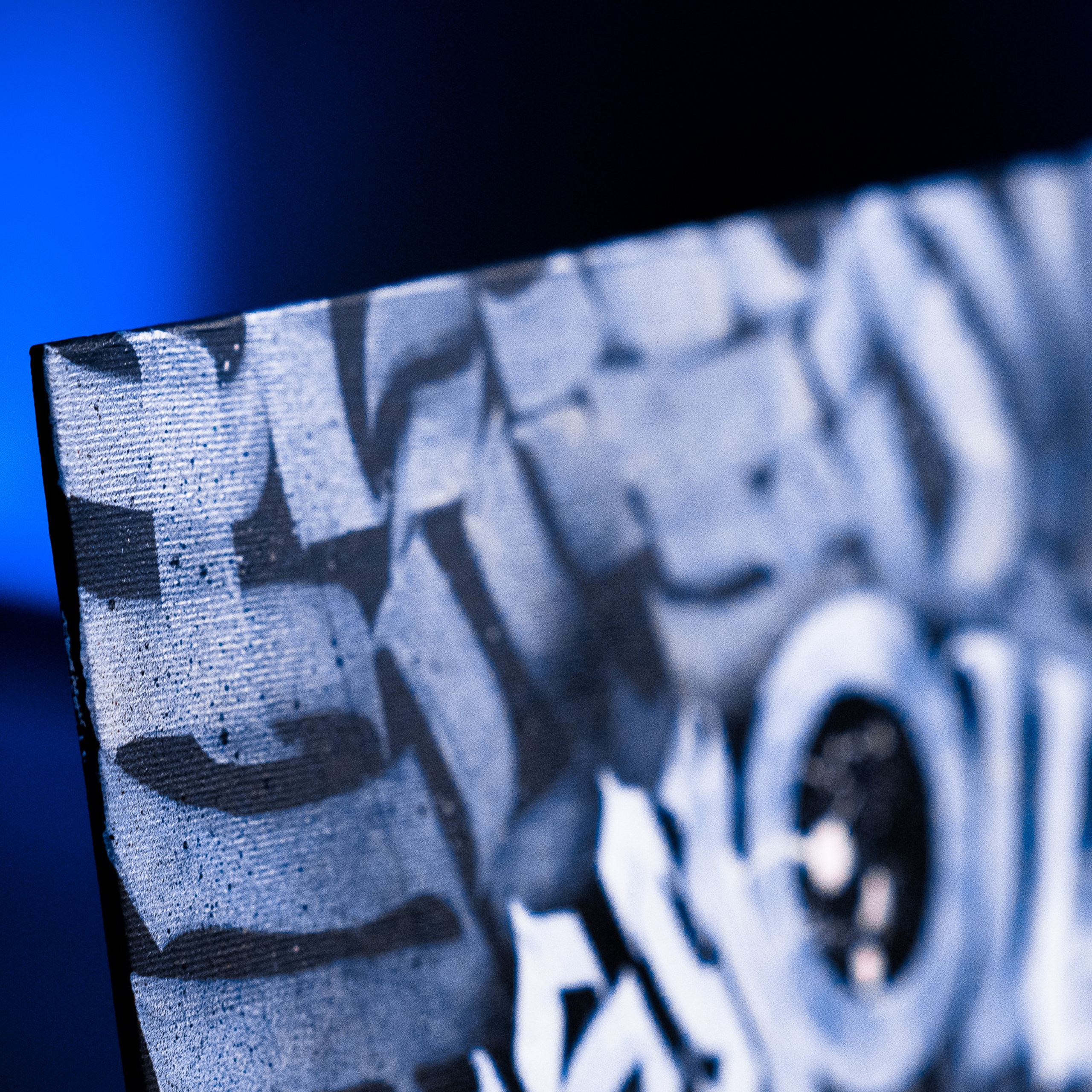 Каллиграфия на холстах со смыслом от Андрея Рэя