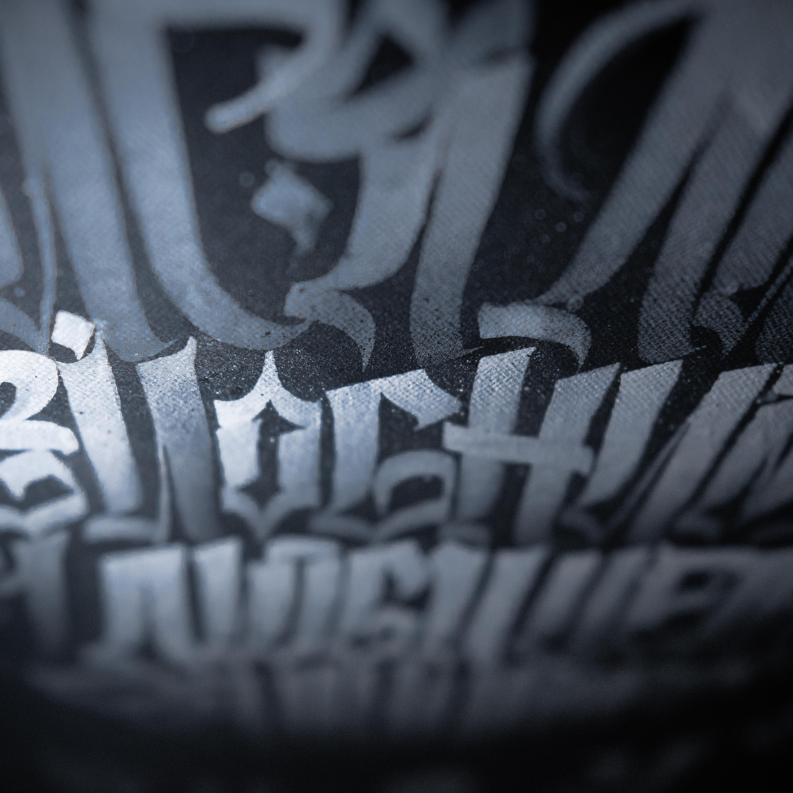 Каллиграфия на холстах со смыслом от Андрея Рэя