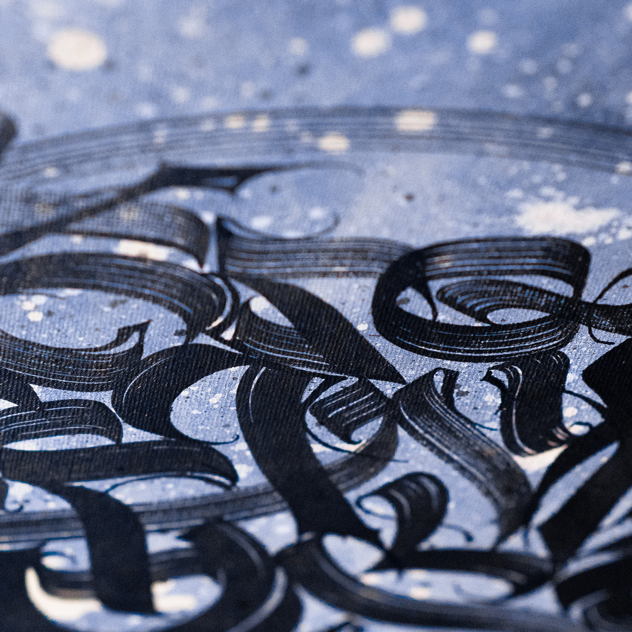 Каллиграфия на холстах со смыслом от Андрея Рэя