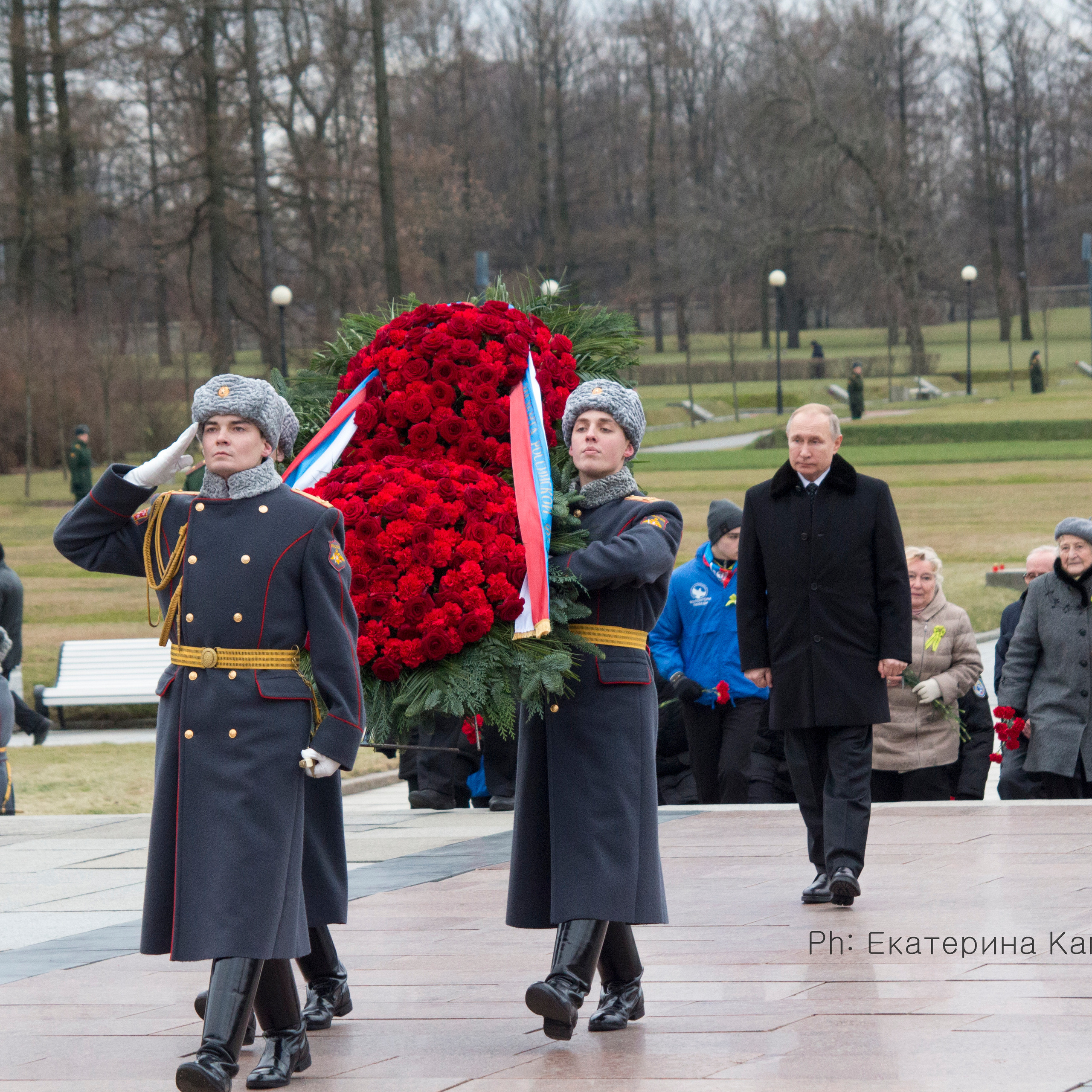 Возложение цветов к монументу «Мать-Родина» 2020 г.