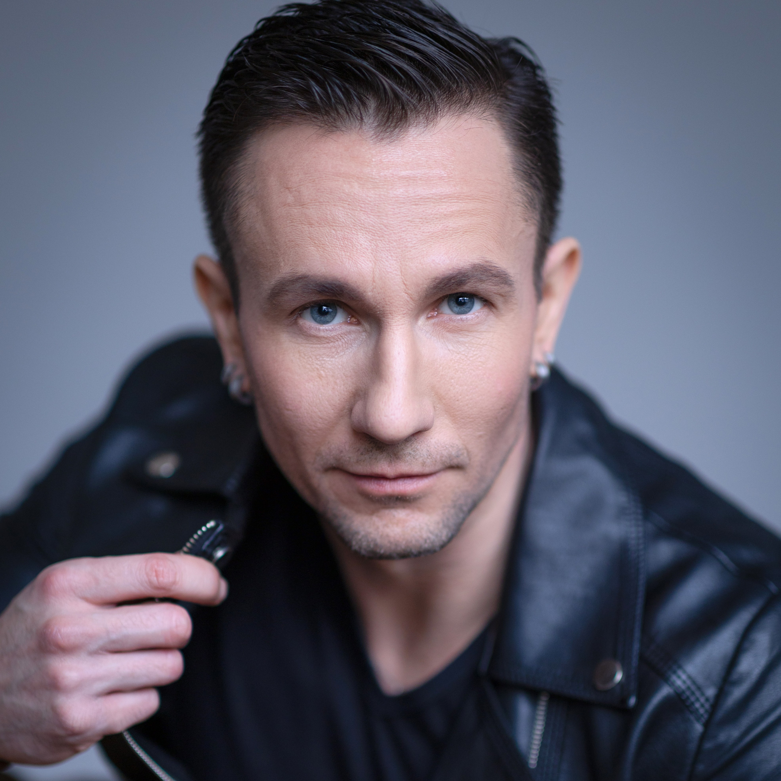 Портрет актёра Артёма Ольшанского