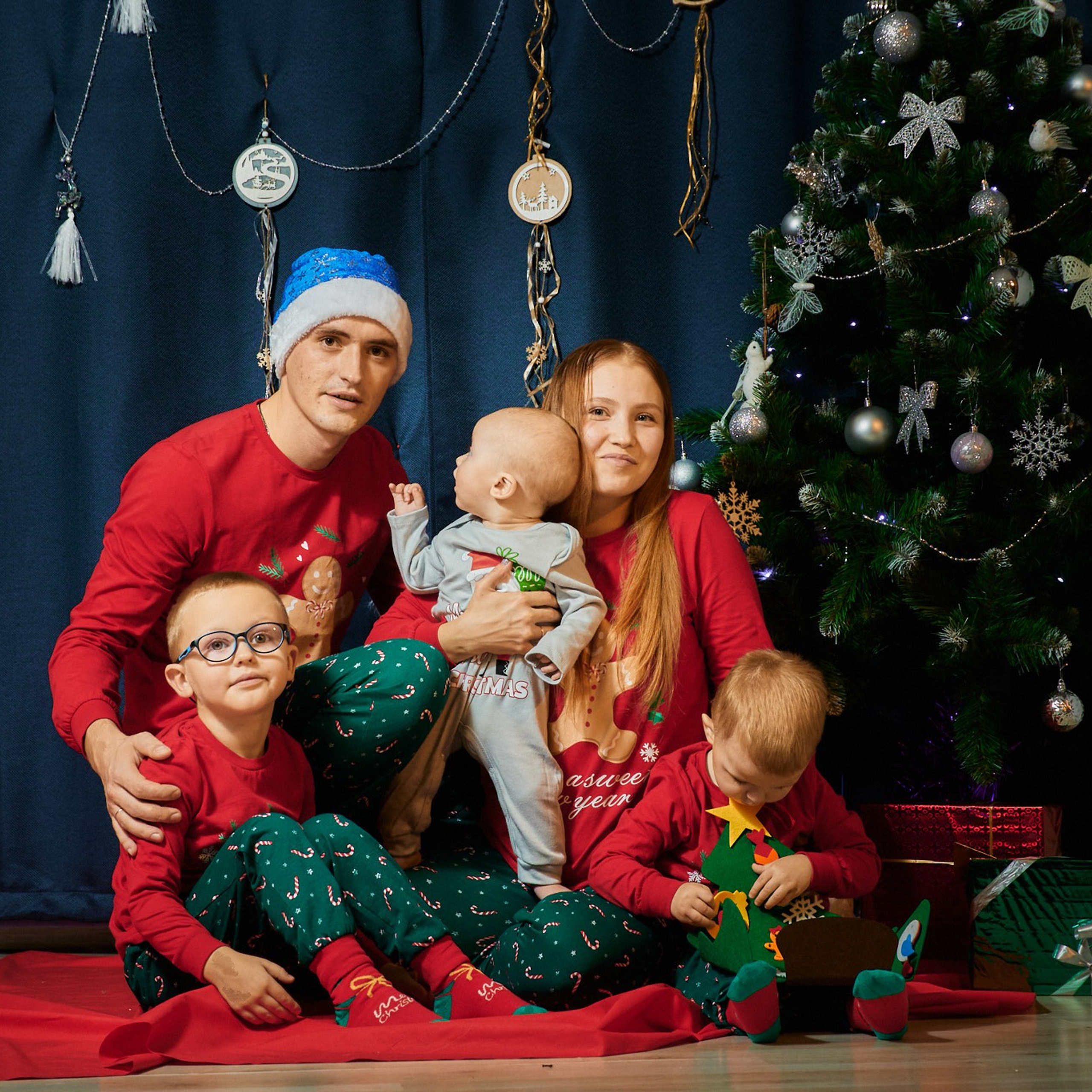 Новогоднее настроение в семье Леши и Кати