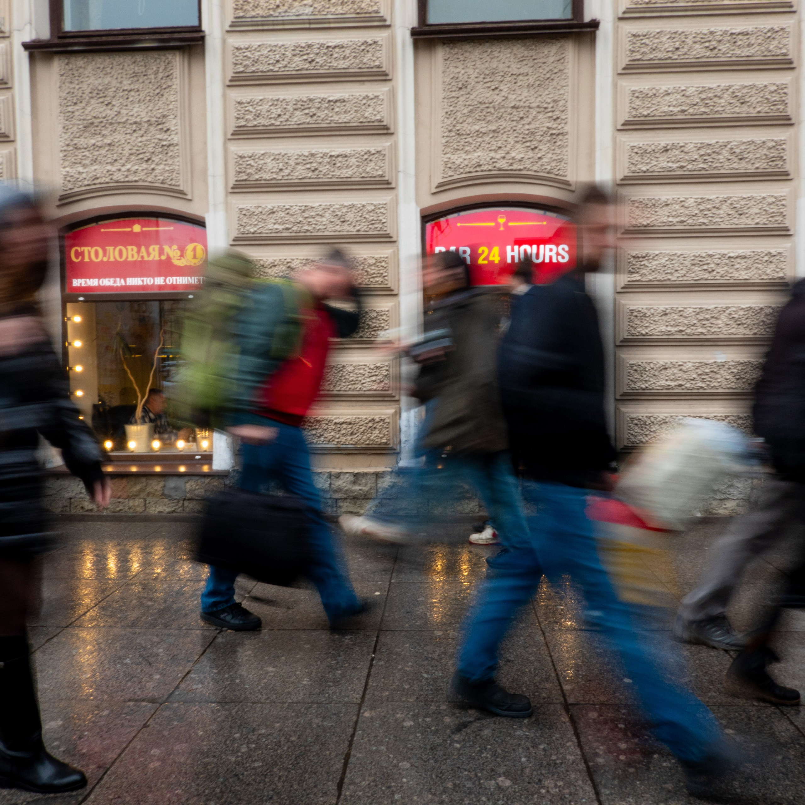 Толчея на Московском вокзале. Антон Денисенко