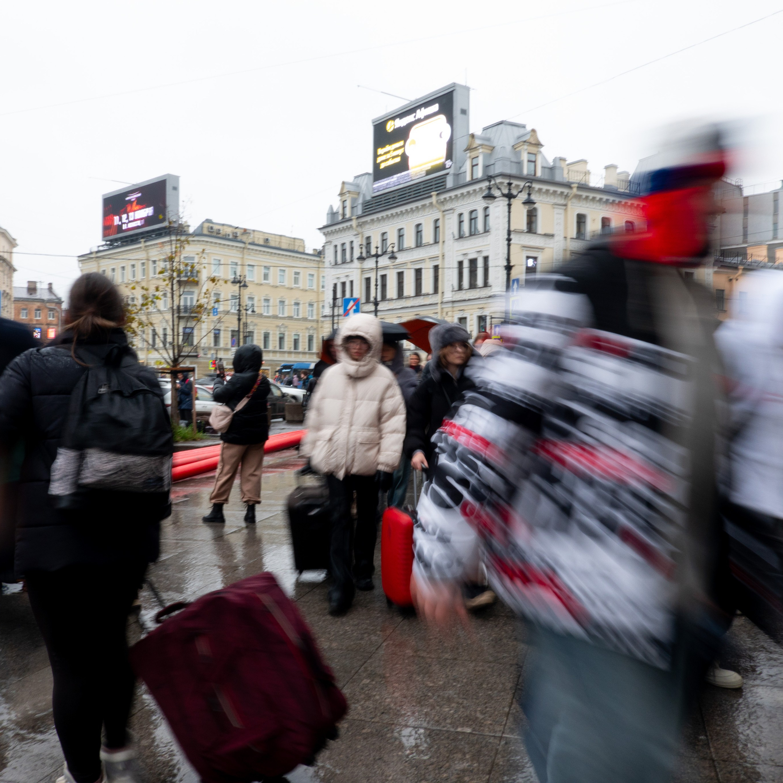 Толчея на Московском вокзале. Антон Денисенко