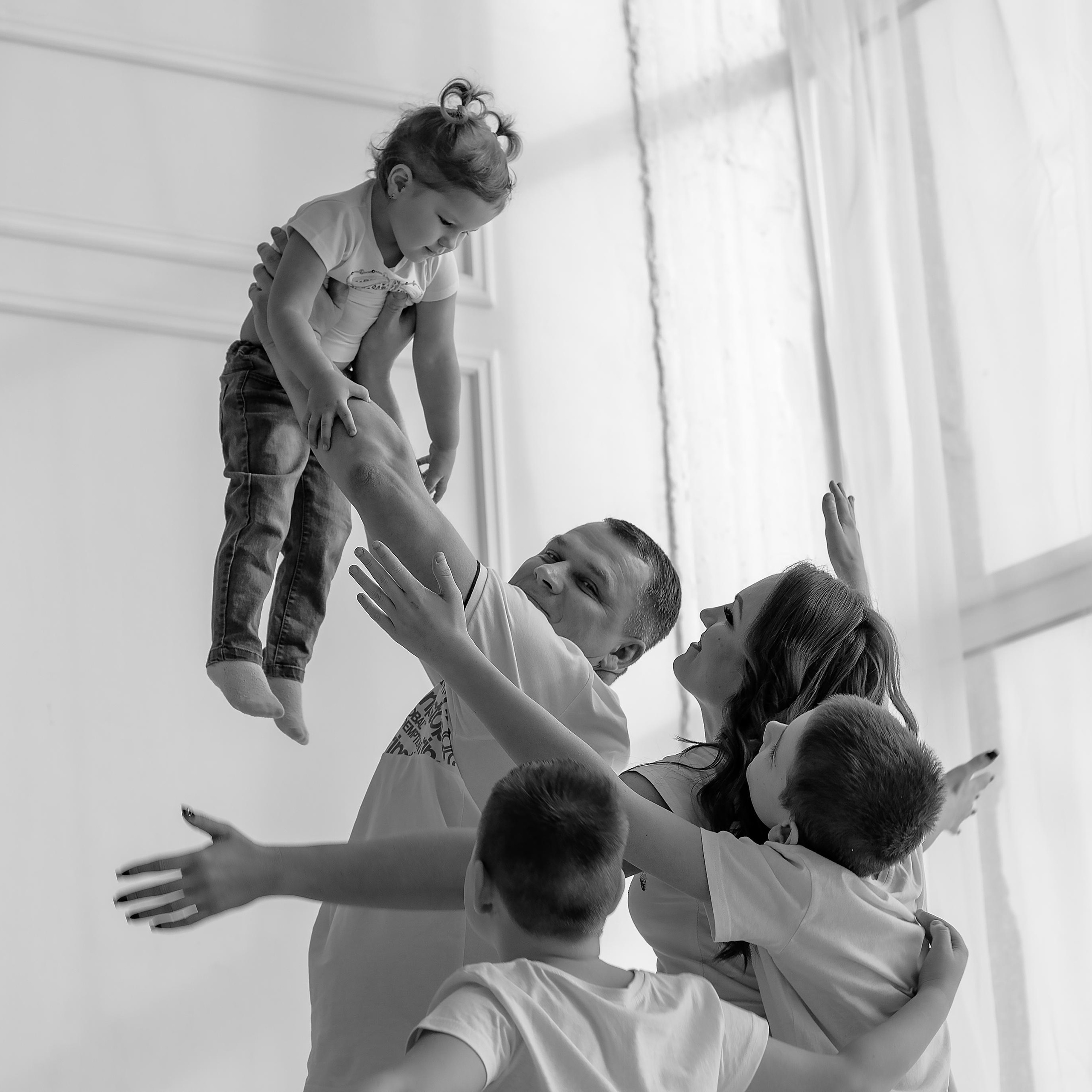 Милана, Надя, Миша, Стас и Егор. Кристалл