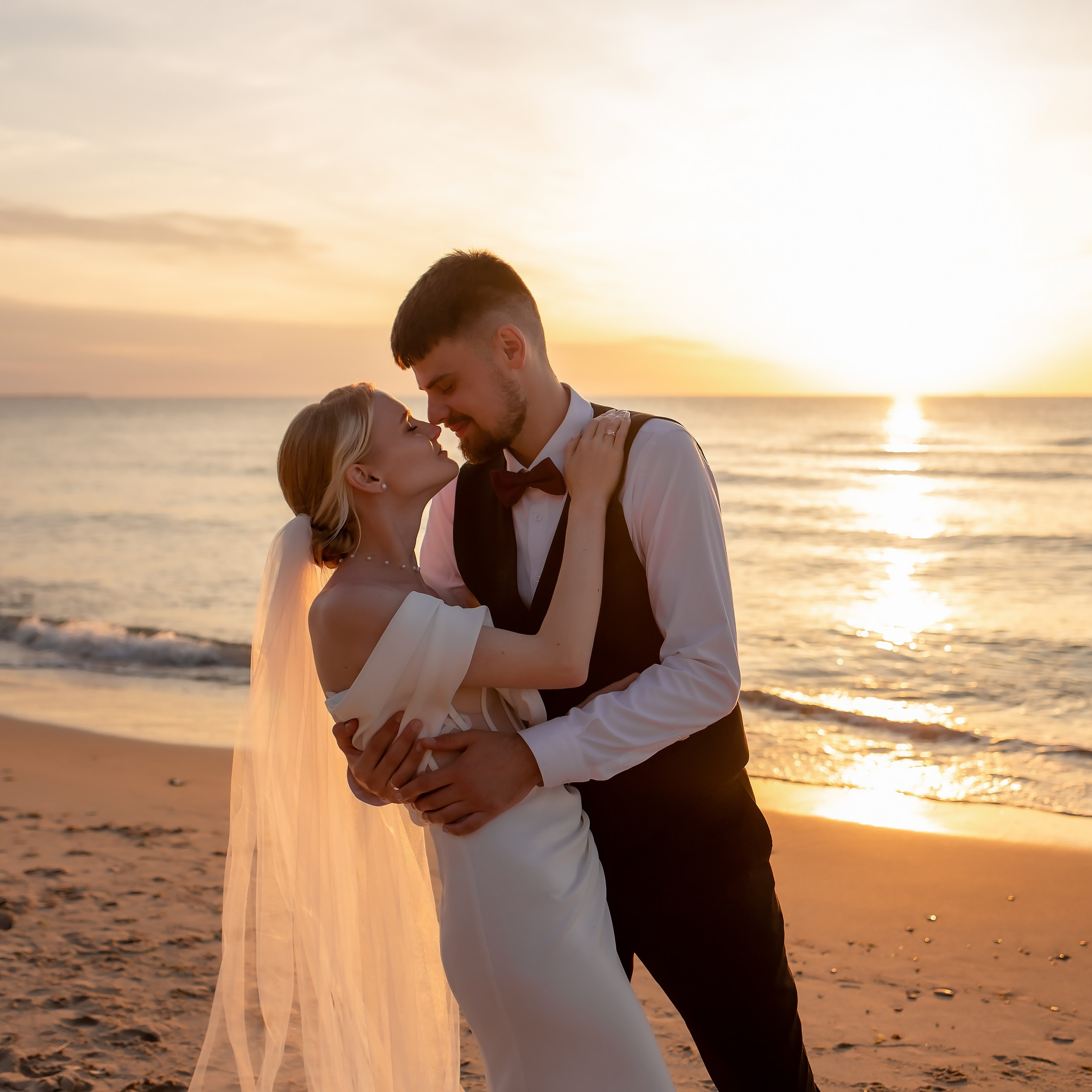 Александра и Влад. На закате