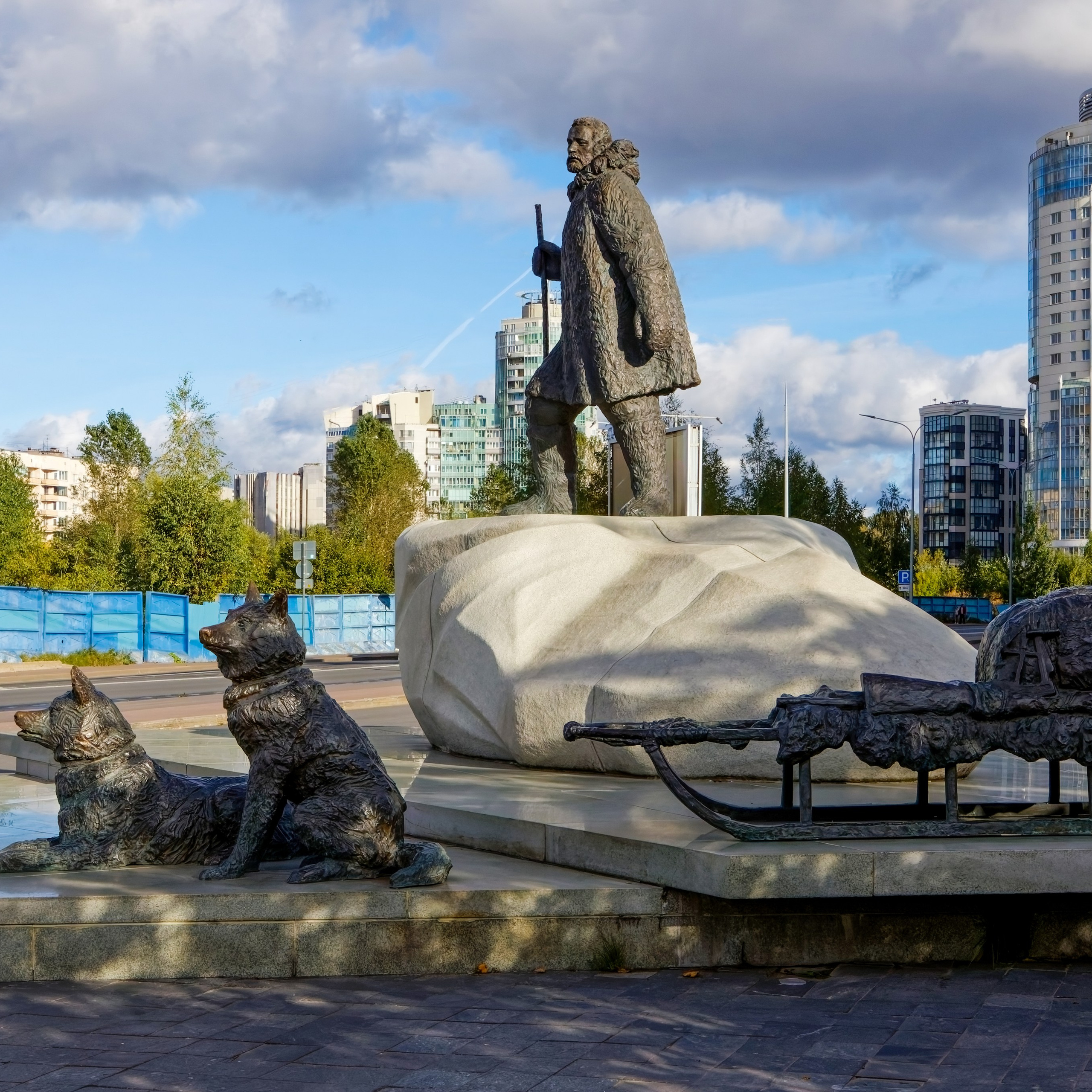 Памятник первопроходцам — исследователям Арктики