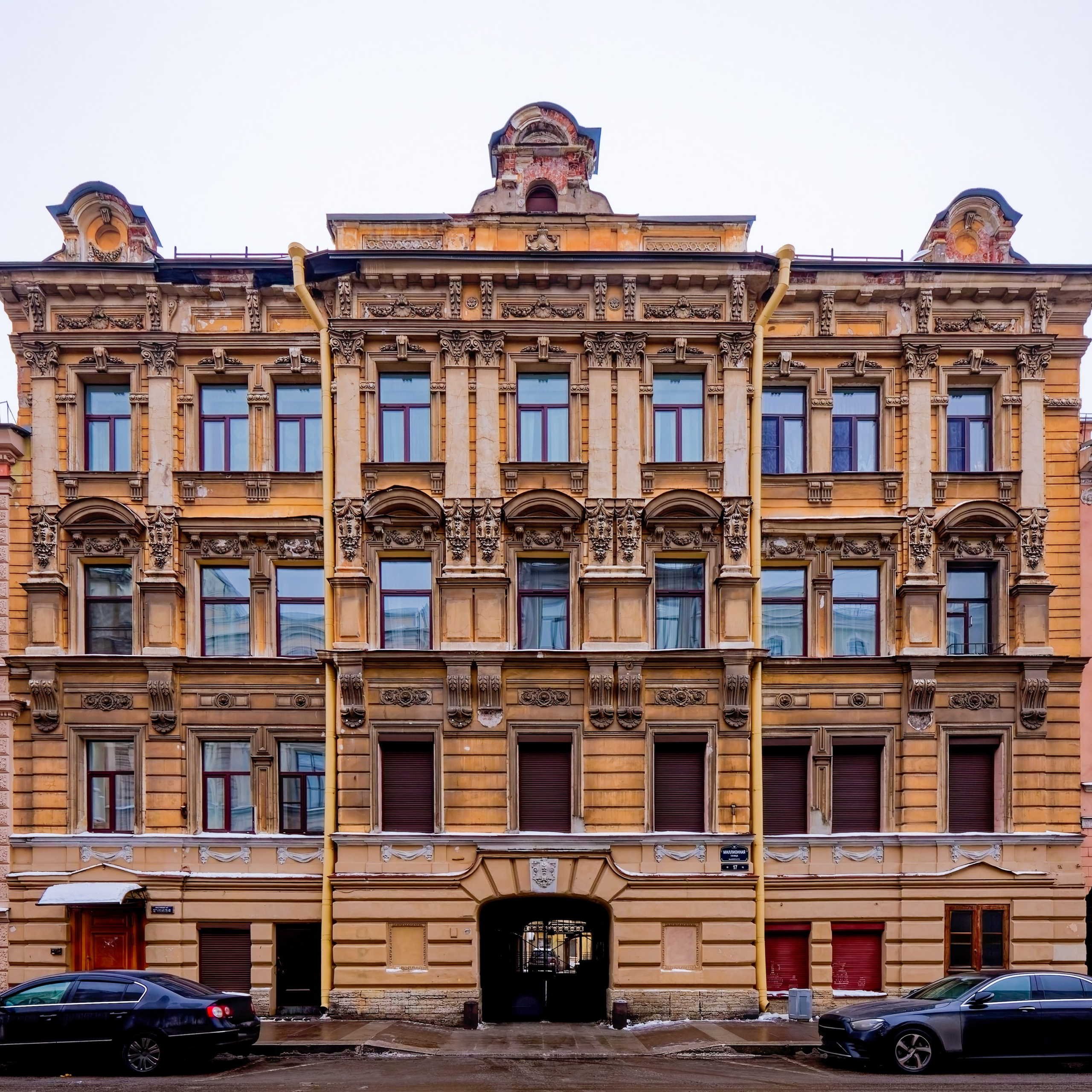 Миллионная улица. Нечетная сторона