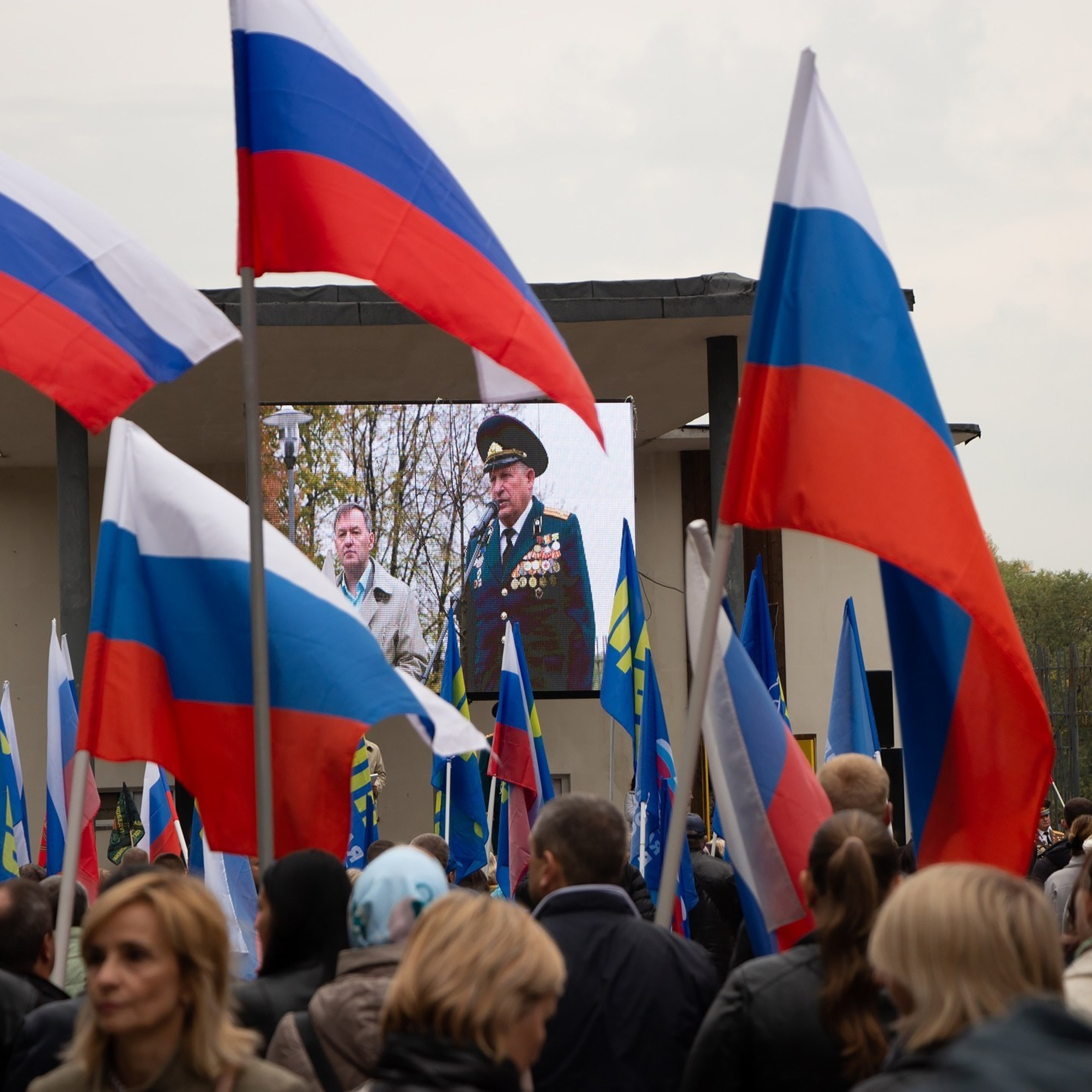 СВОих не бросаем