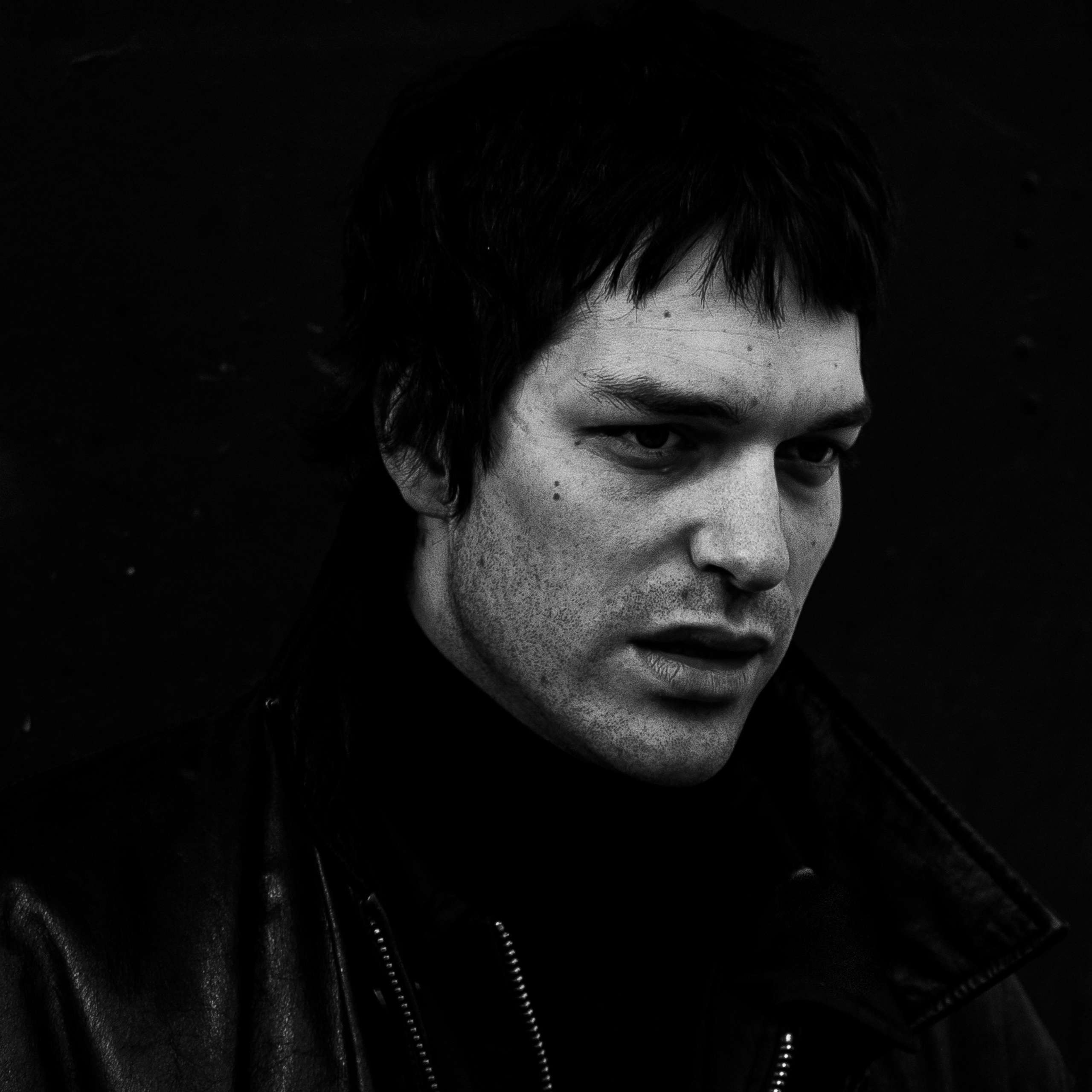 портрет, ЧБ, сигарета, портрет с сигаретой, мужчина, модель, мужчина курит, курение, дым, фото, фотография модель, фото портрет, кино, стиль кино, бандитский петербург, ленинград, петербург,красивый мужчина, актер