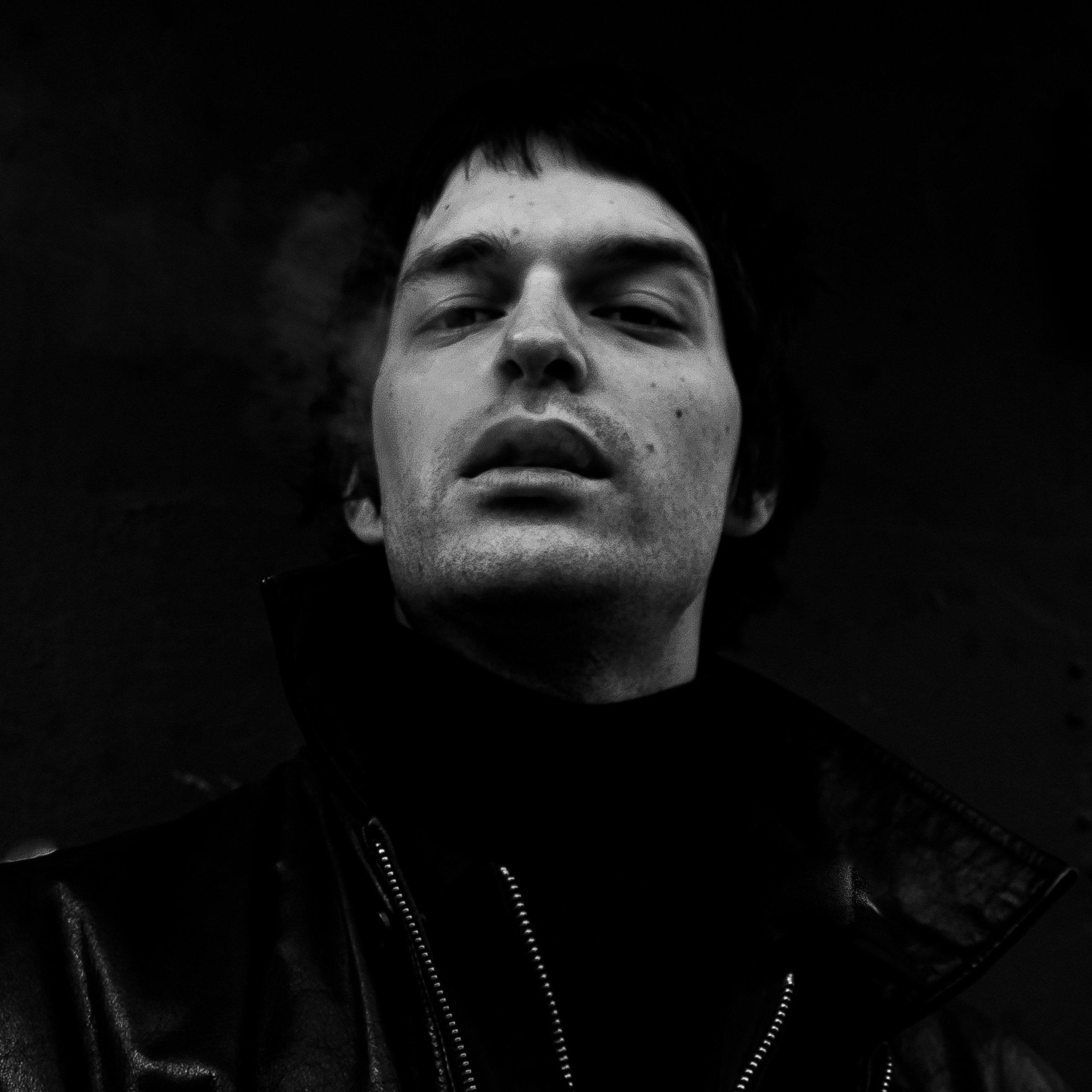 портрет, ЧБ, сигарета, портрет с сигаретой, мужчина, модель, мужчина курит, курение, дым, фото, фотография модель, фото портрет, кино, стиль кино, бандитский петербург, ленинград, петербург, красивый мужчина, актер