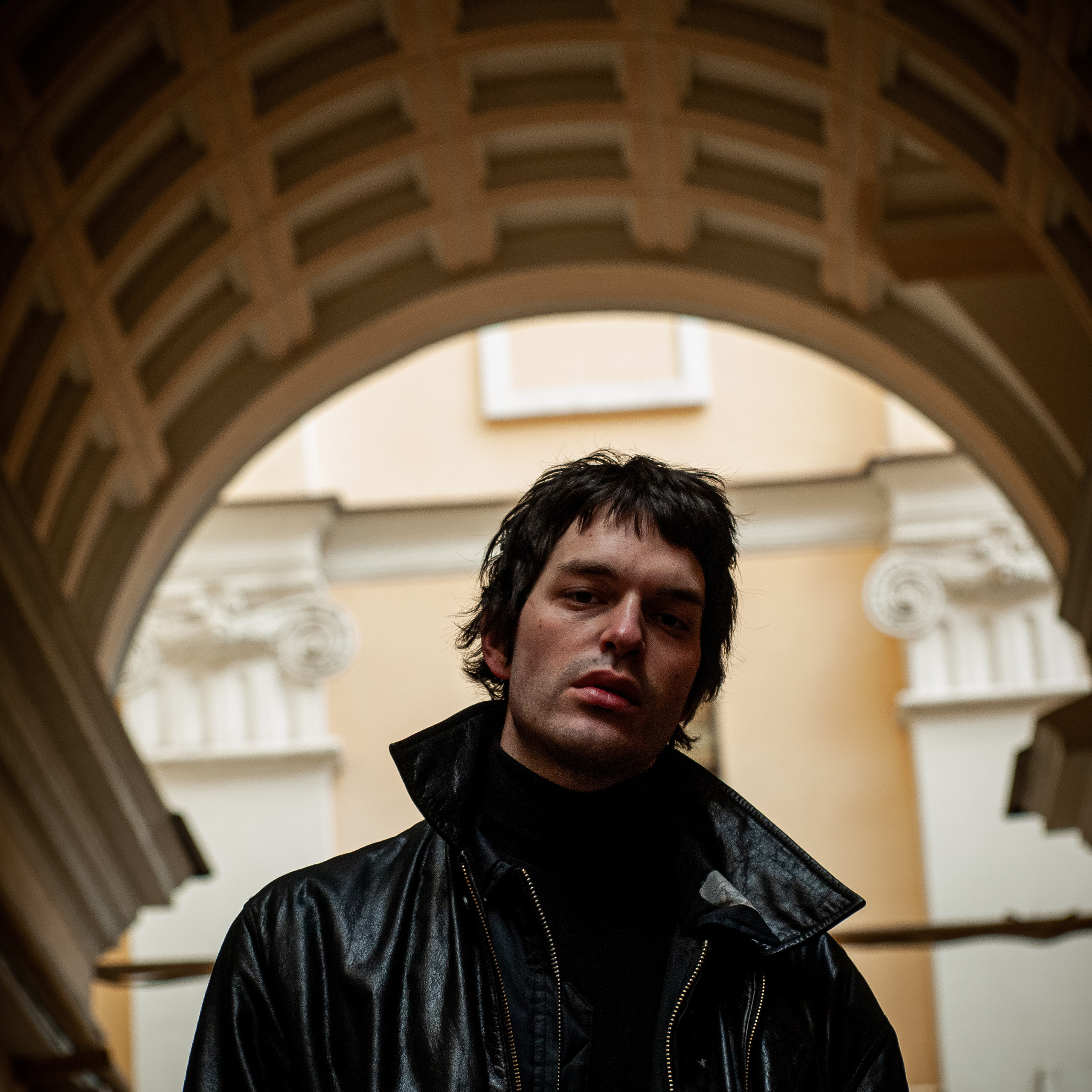 портрет, ЧБ, сигарета, портрет с сигаретой, мужчина, модель, мужчина курит, курение, дым, фото, фотография модель, фото портрет, кино, стиль кино, бандитский петербург, ленинград, петербург, красивый мужчина, актер