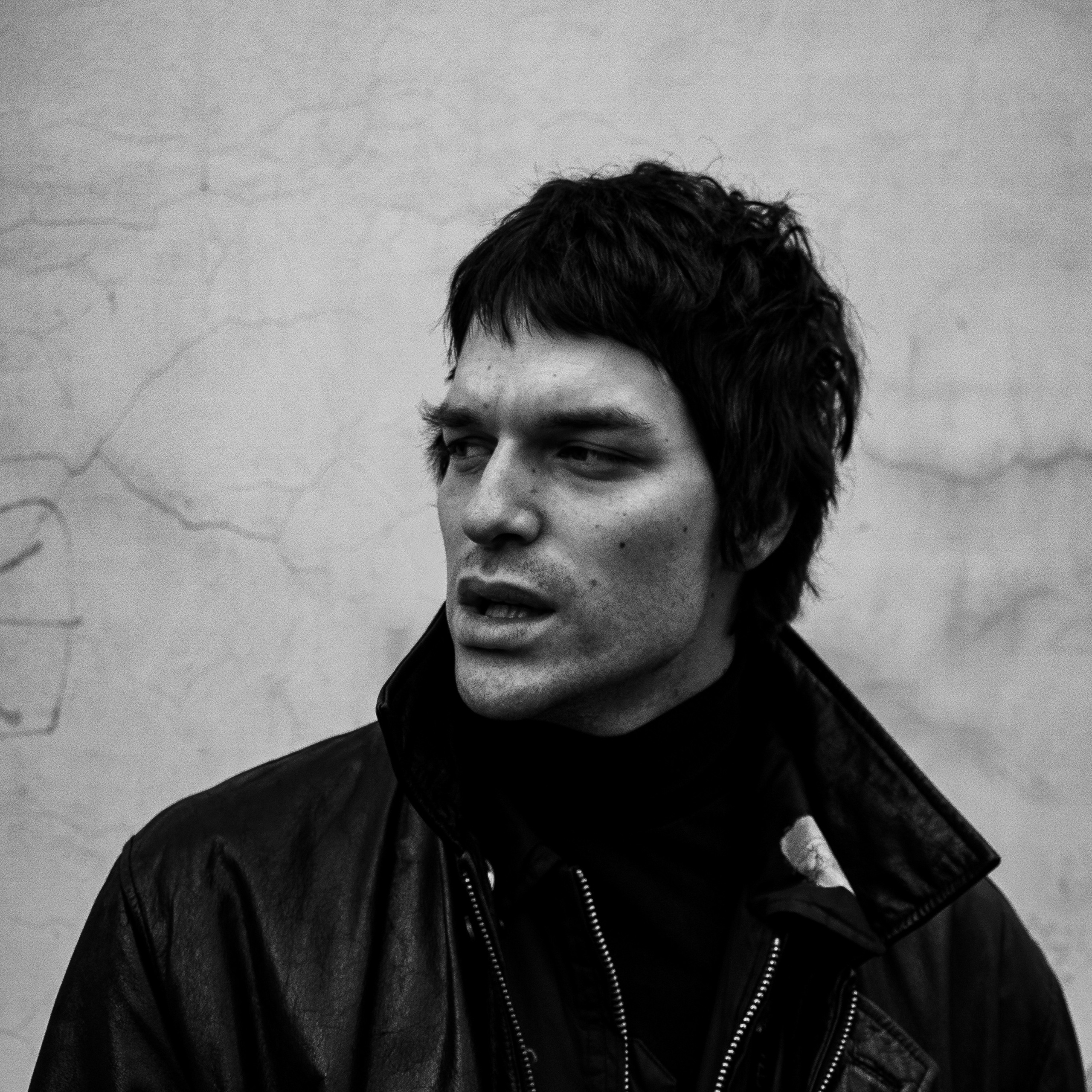 портрет, ЧБ, сигарета, портрет с сигаретой, мужчина, модель, мужчина курит, курение, дым, фото, фотография модель, фото портрет, кино, стиль кино, бандитский петербург, ленинград, петербург, красивый мужчина, актер