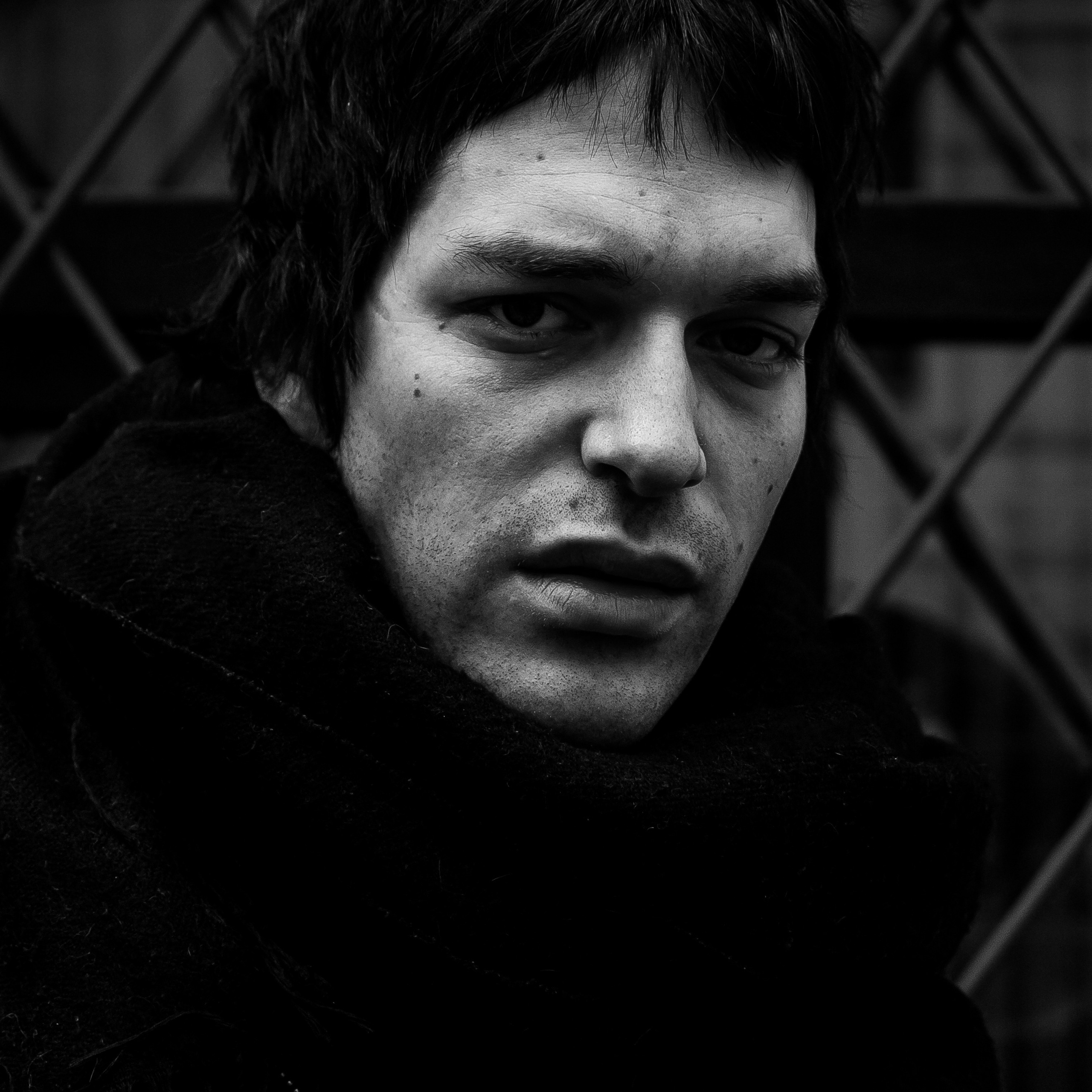 портрет, ЧБ, сигарета, портрет с сигаретой, мужчина, модель, мужчина курит, курение, дым, фото, фотография модель, фото портрет, кино, стиль кино, бандитский петербург, ленинград, петербург, красивый мужчина, актер