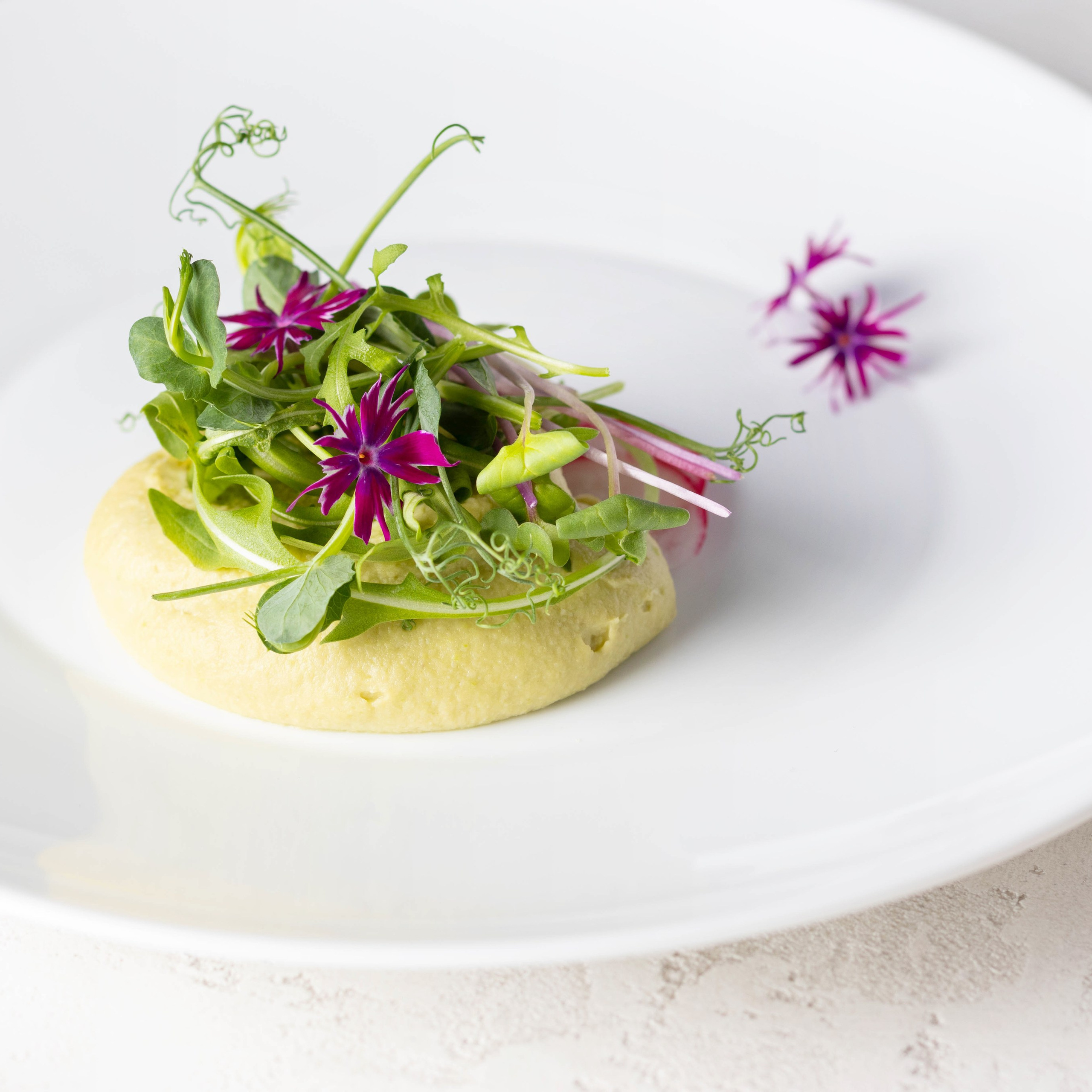 Хумус с зеленым горошком