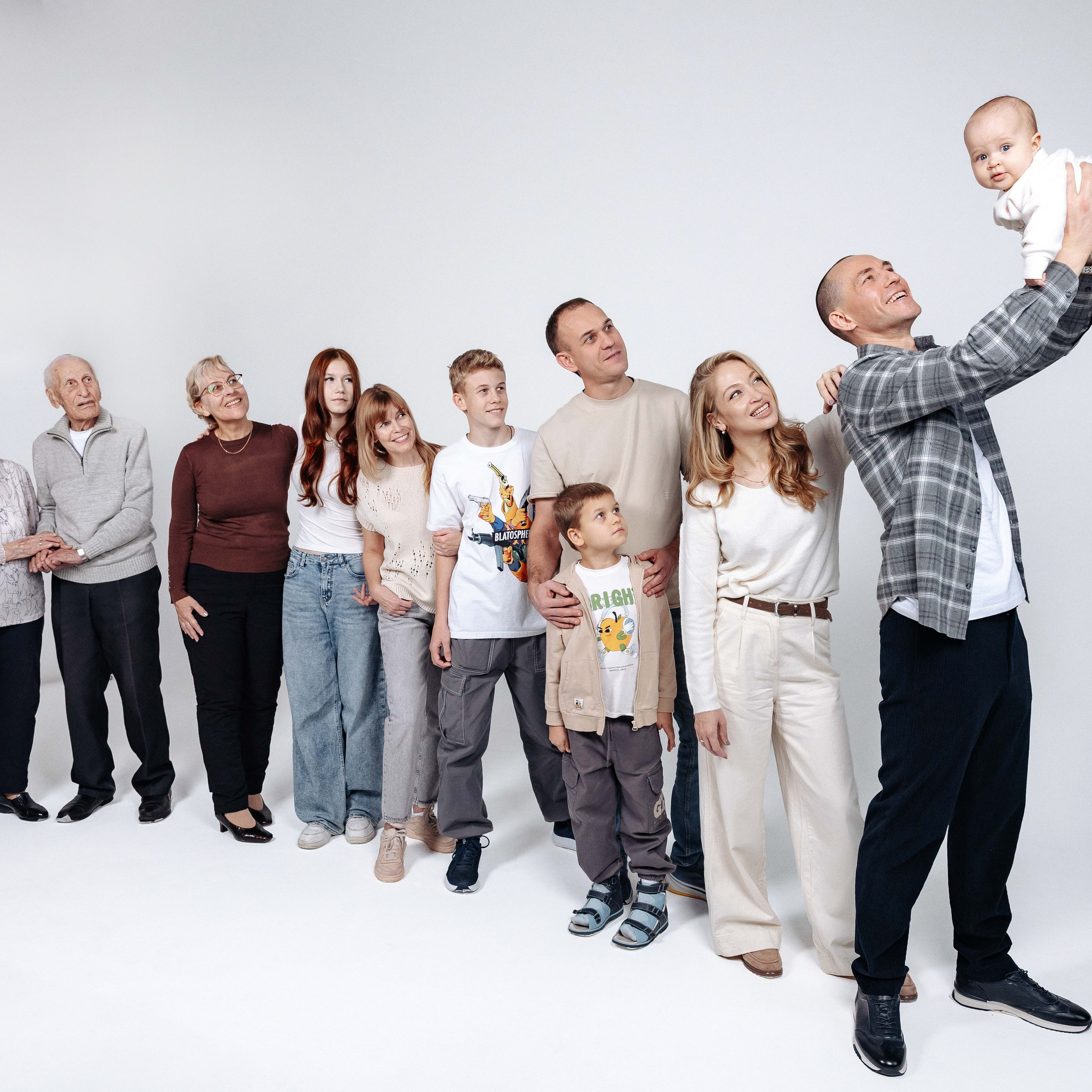 Большая семья, маленькие моменты счастья.