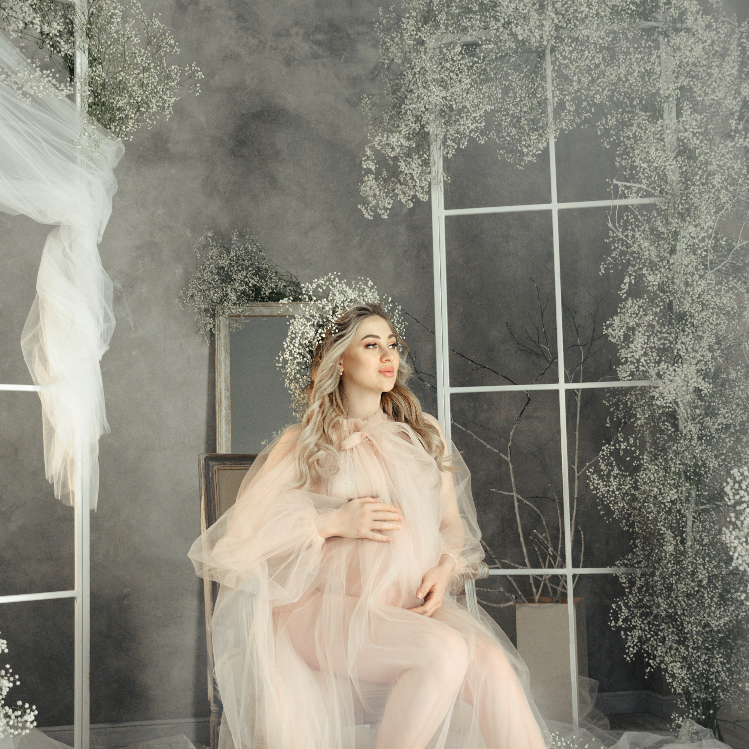 Валерия в&nbsp;зале Грей с&nbsp;гипсофилой