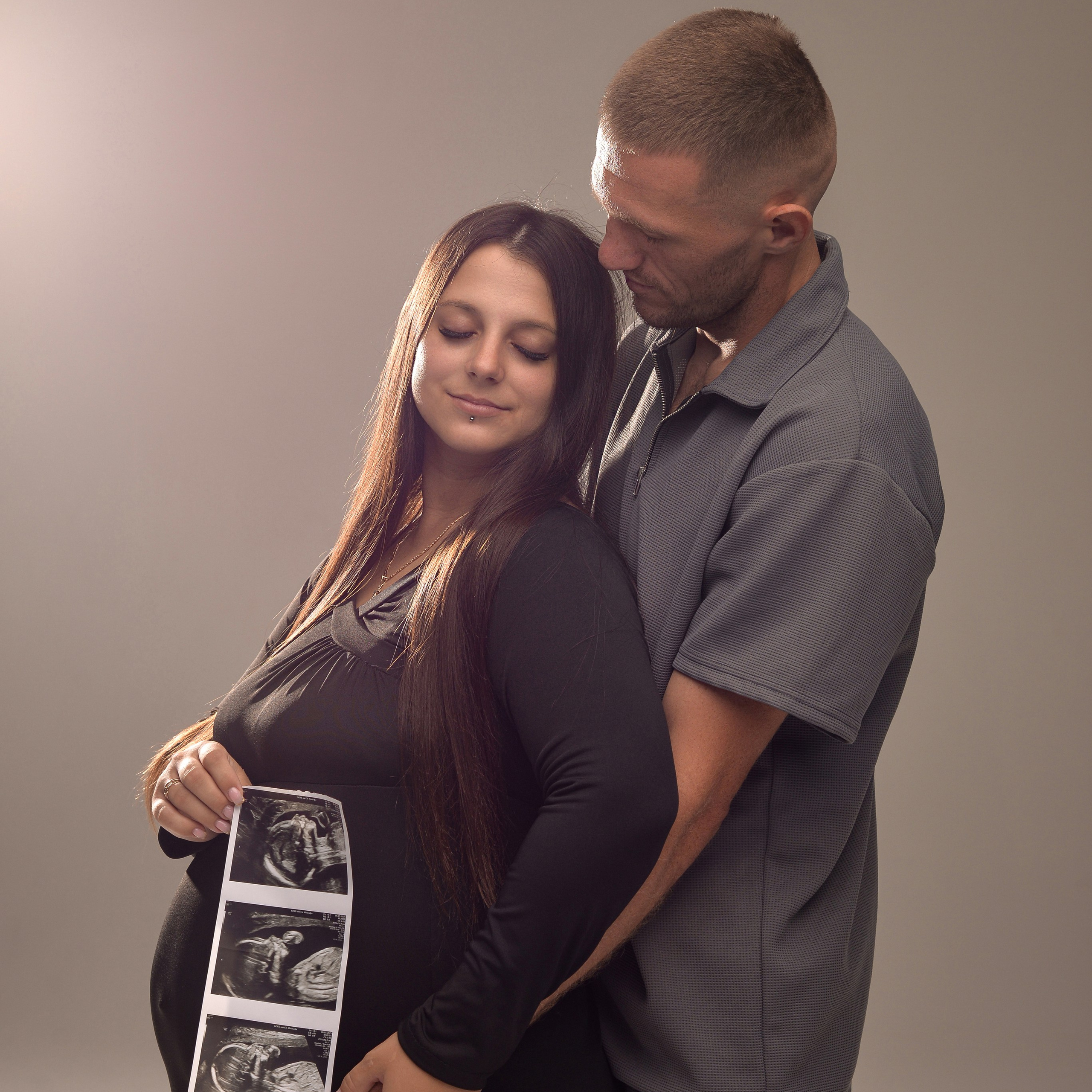 Беременность съемка, Мария с&nbsp;мужем в&nbsp;студии