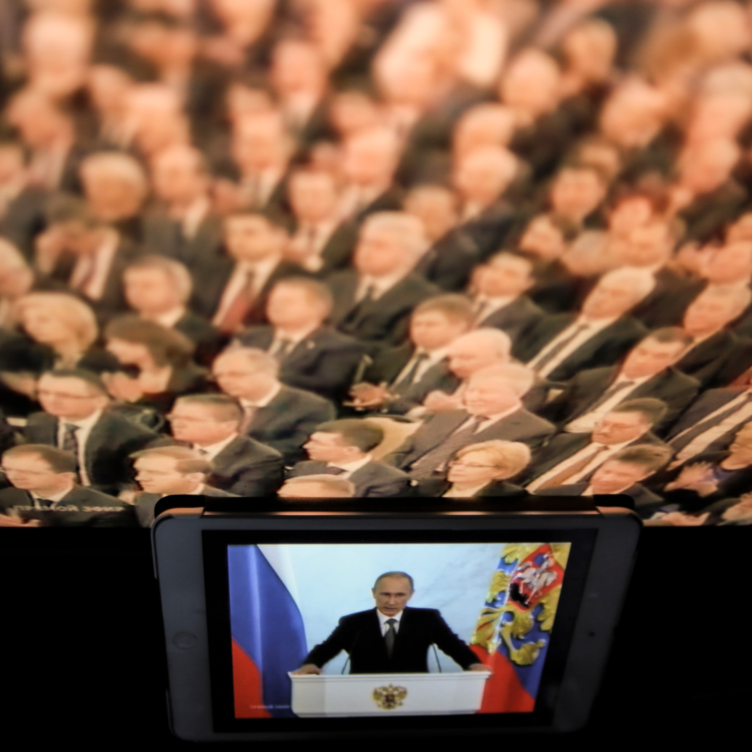 Россия. Новосибирск. 4 декабря 2014 года. Трансляция ежегодного послания президента России Владимира Путина Федеральному собранию РФ