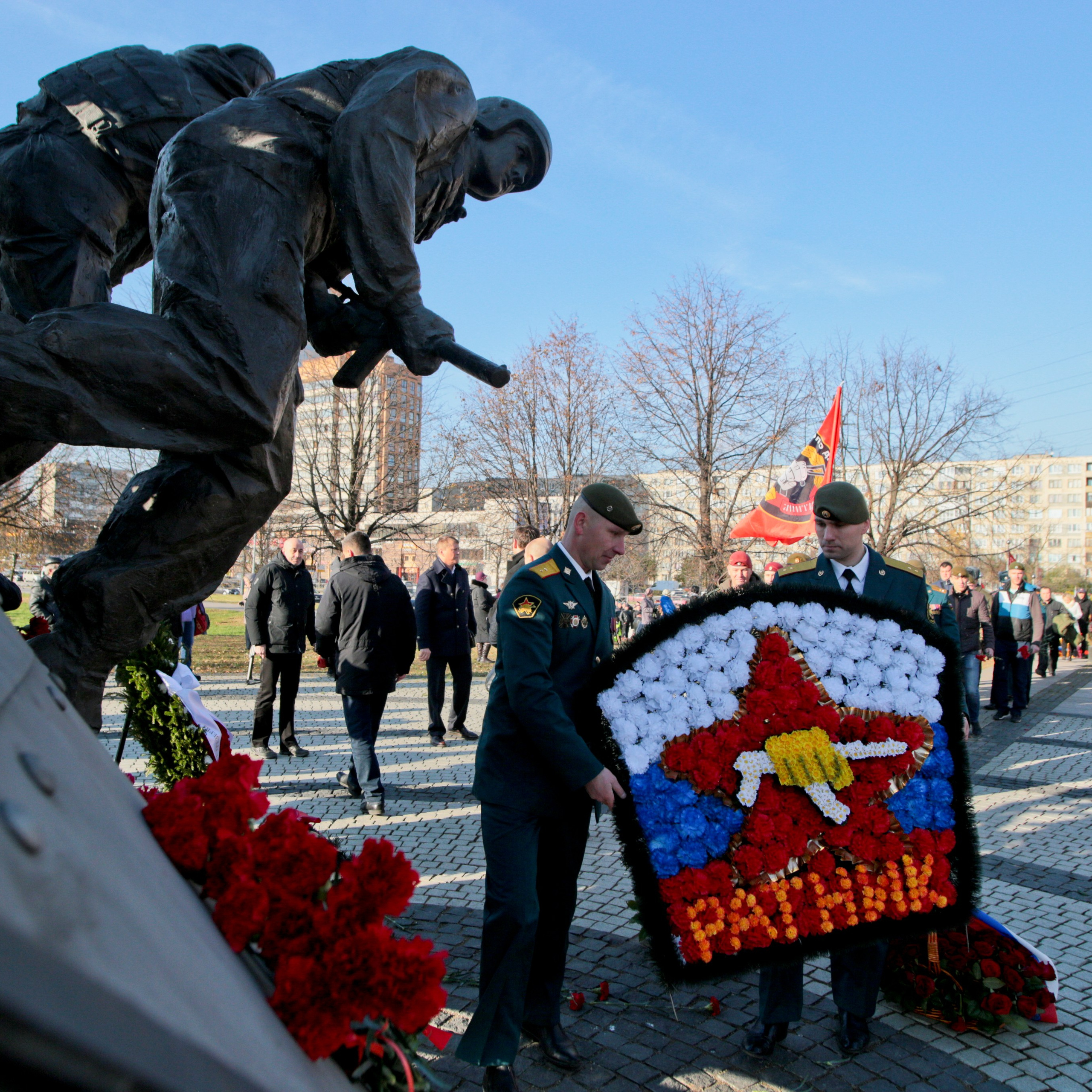 24 октября 2016 года. Возложение цветов и венков памятнику «Бойцам спецназа России» в парке Интернационалистов, посвященное дню войск специального назначения.