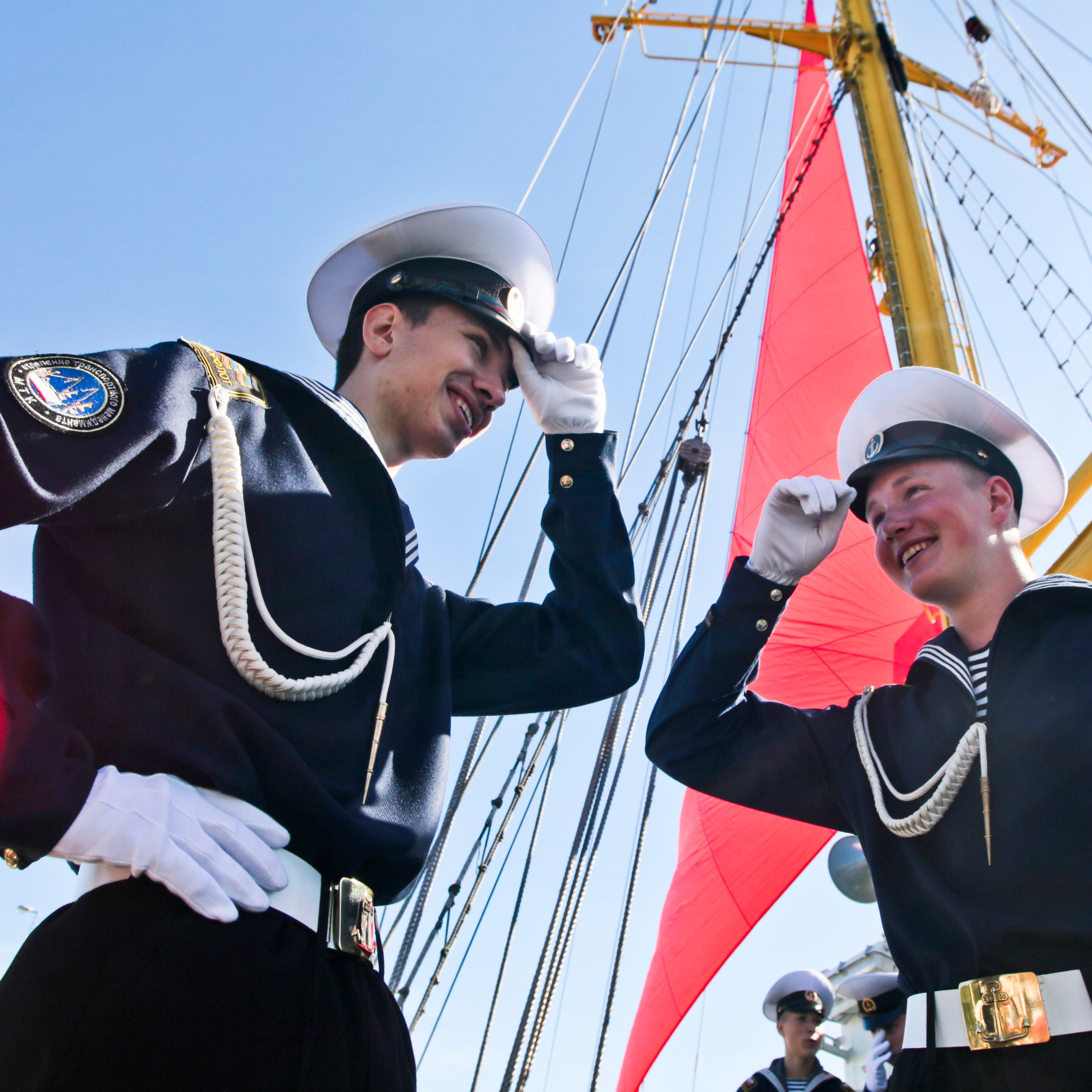 Россия. Санкт-Петербург. 4 августа 2016 года. Бриг "Россия" во время репетиции ежегодного праздника выпускников "Алые паруса"