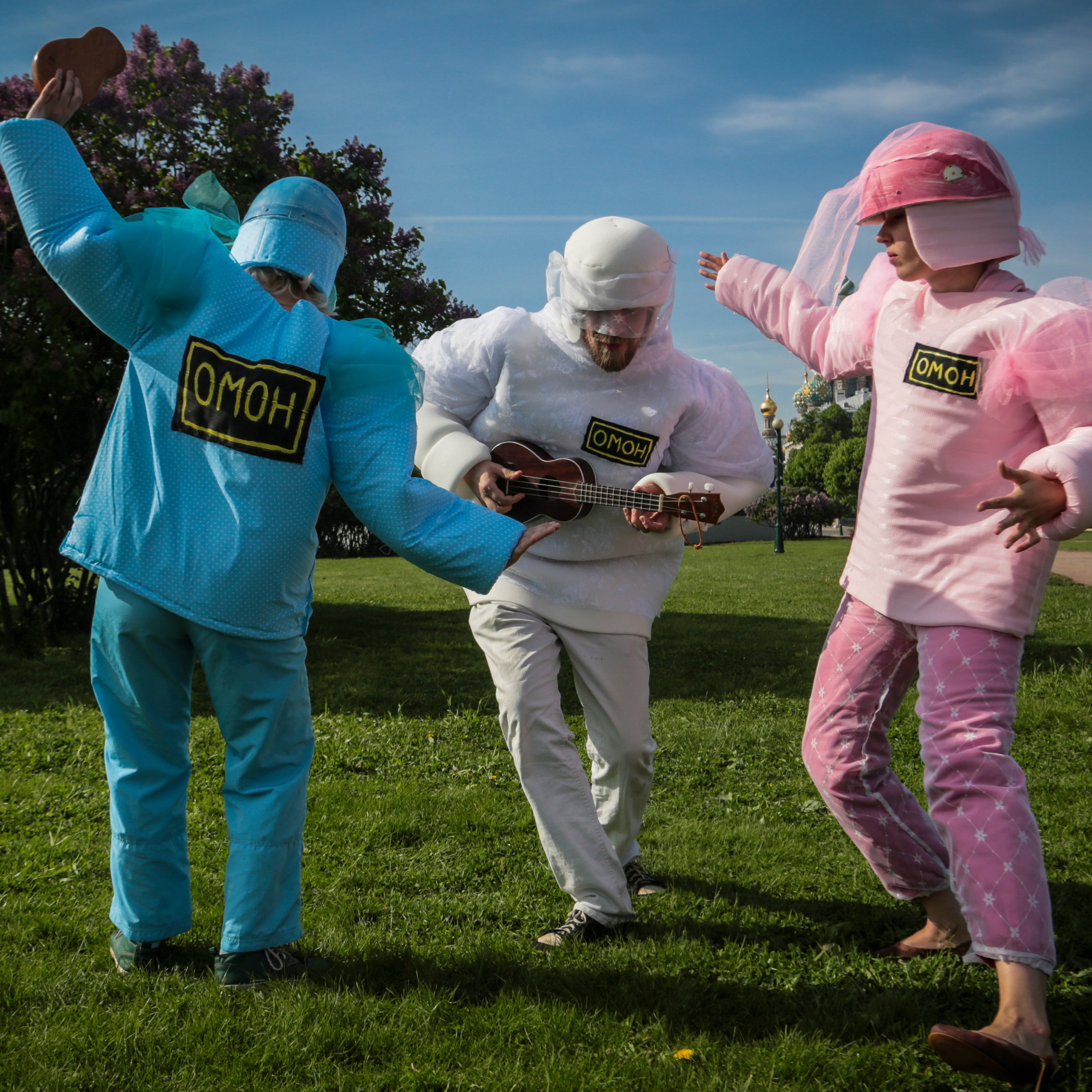 Россия. Санкт-Петербург. 11 июня 2017. Акция группы {Родина} "Нежный ОМОН"