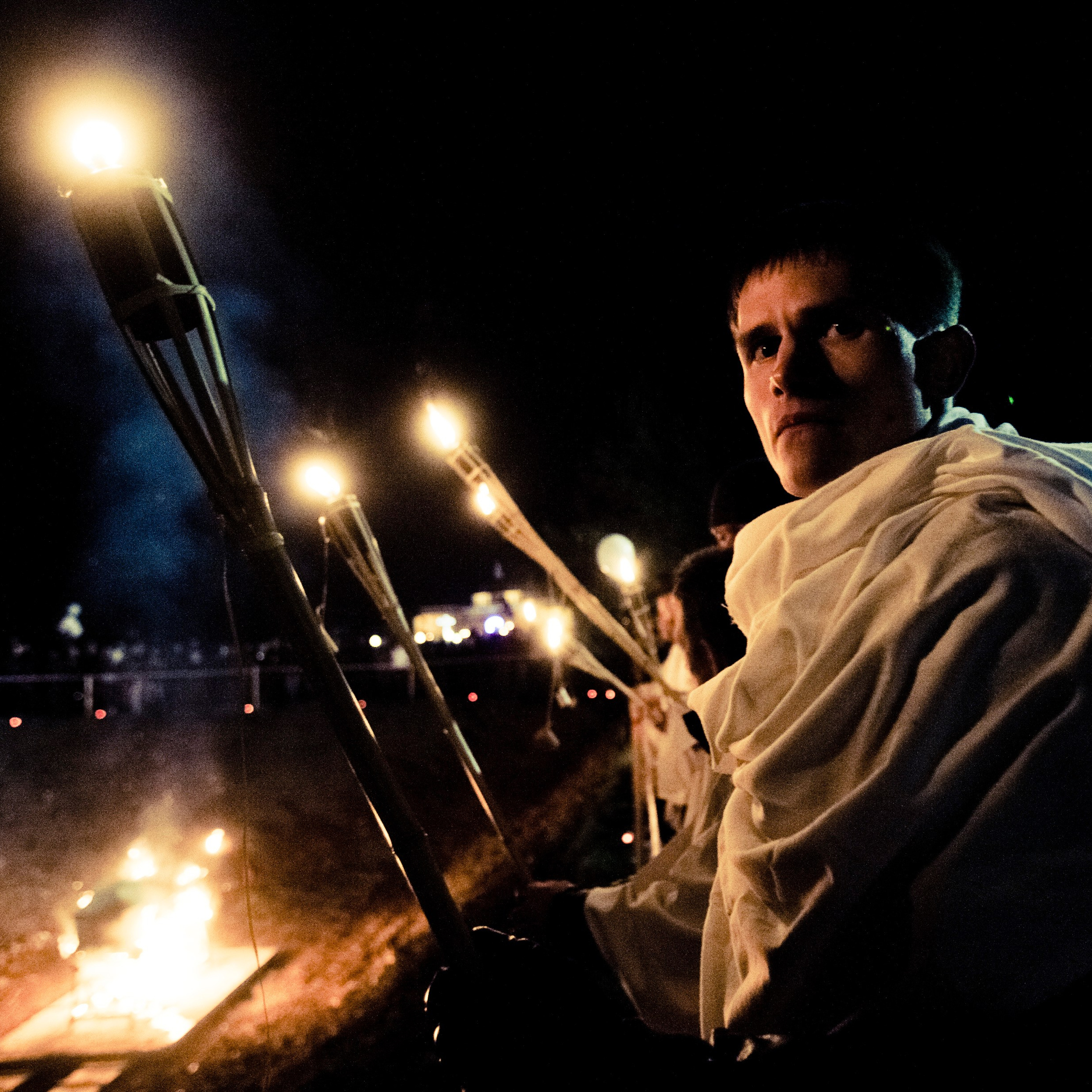 Россия. Новосибирск. 14 октября 2014 года. Участники акции "Сжигание пороков" в Новосибирском крематории. Участники попросили зрителей написать на листках бумаги собственные пороки, опустили их в гроб и сожгли.