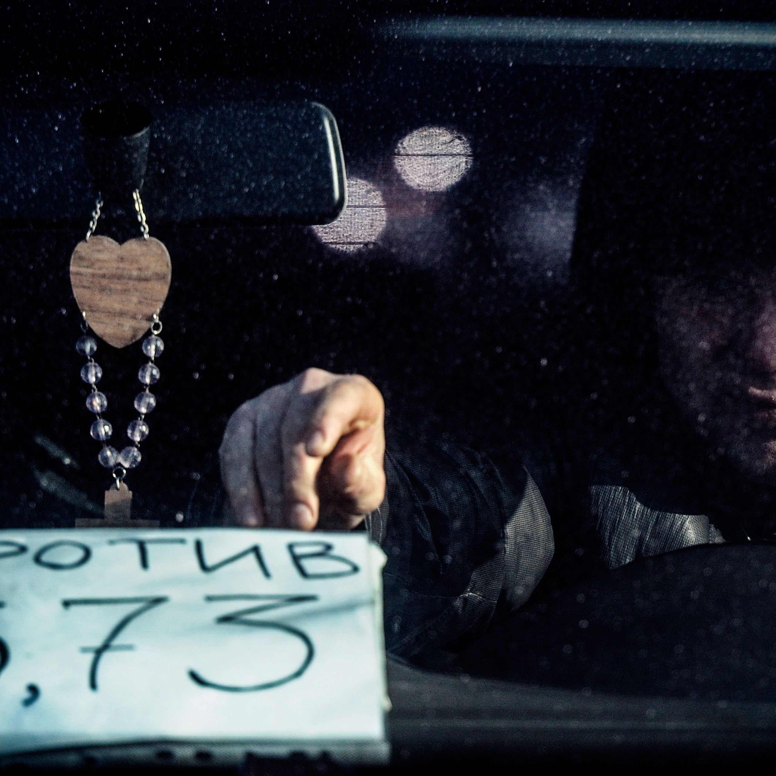 Россия. Новосибирск. 11 ноября 2015. Во время массовой акции протеста дальнобойщиков на трассе Р-254 "Иртыш" в связи с введением покилометровой оплаты проезда с 15 ноября для транспортных средств массой свыше 12 тонн.