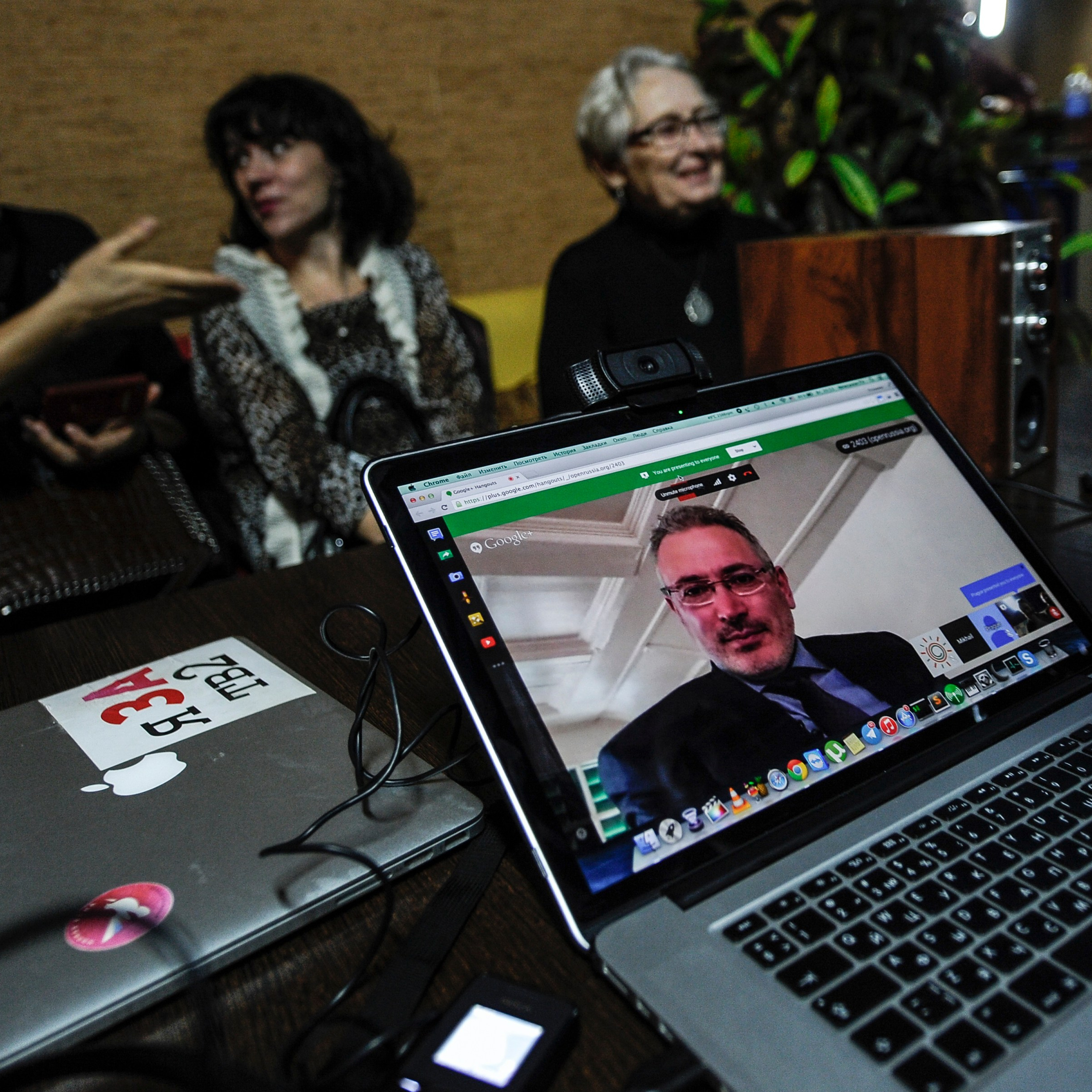 Россия. Новосибирск. 24 марта 2015 года. Онлайн-встреча с экс-главой "ЮКОСа", основателем проекта "Открытая Россия" Михаилом Ходорковским, организованная общественным движением "Открытая Россия" в оздоровительном центре "Макао". 