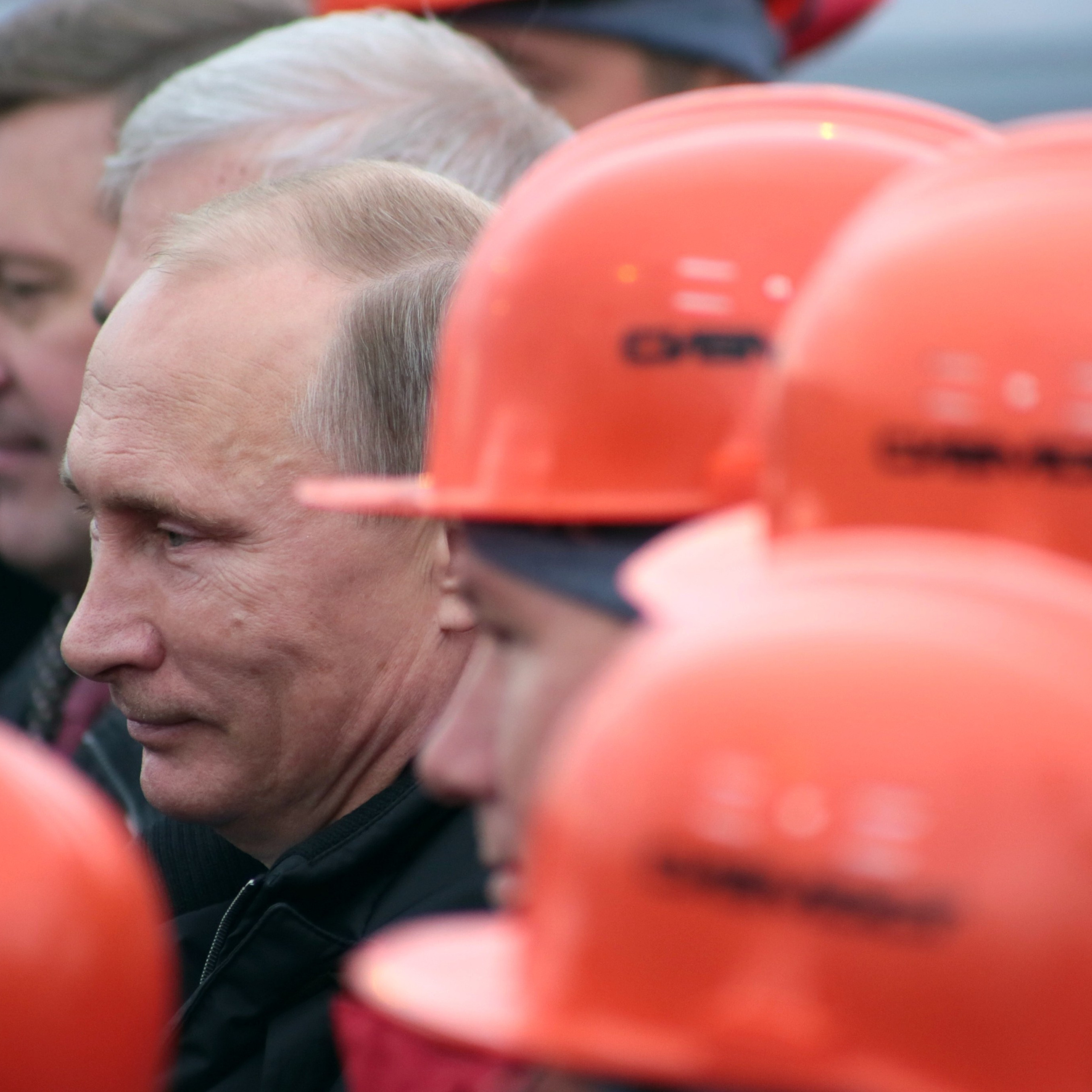 Россия. Новосибирск. 8 октября. Президент РФ Владимир Путин (слева) на церемонии открытия Бугринского (Оловозаводского) моста через реку Обь, который соединит Кировский и Октябрьский районы города.