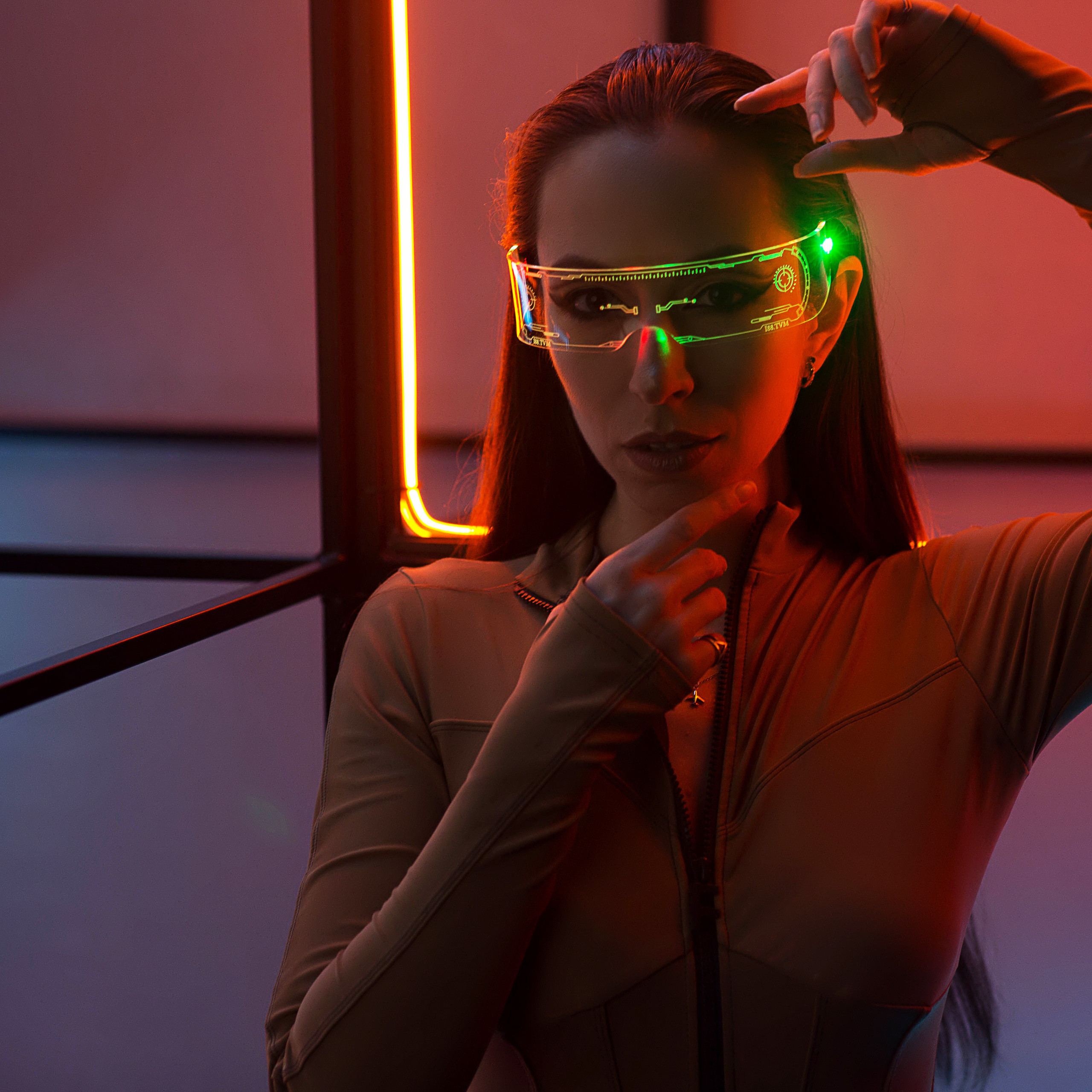 Фотосессия в неоновой студии