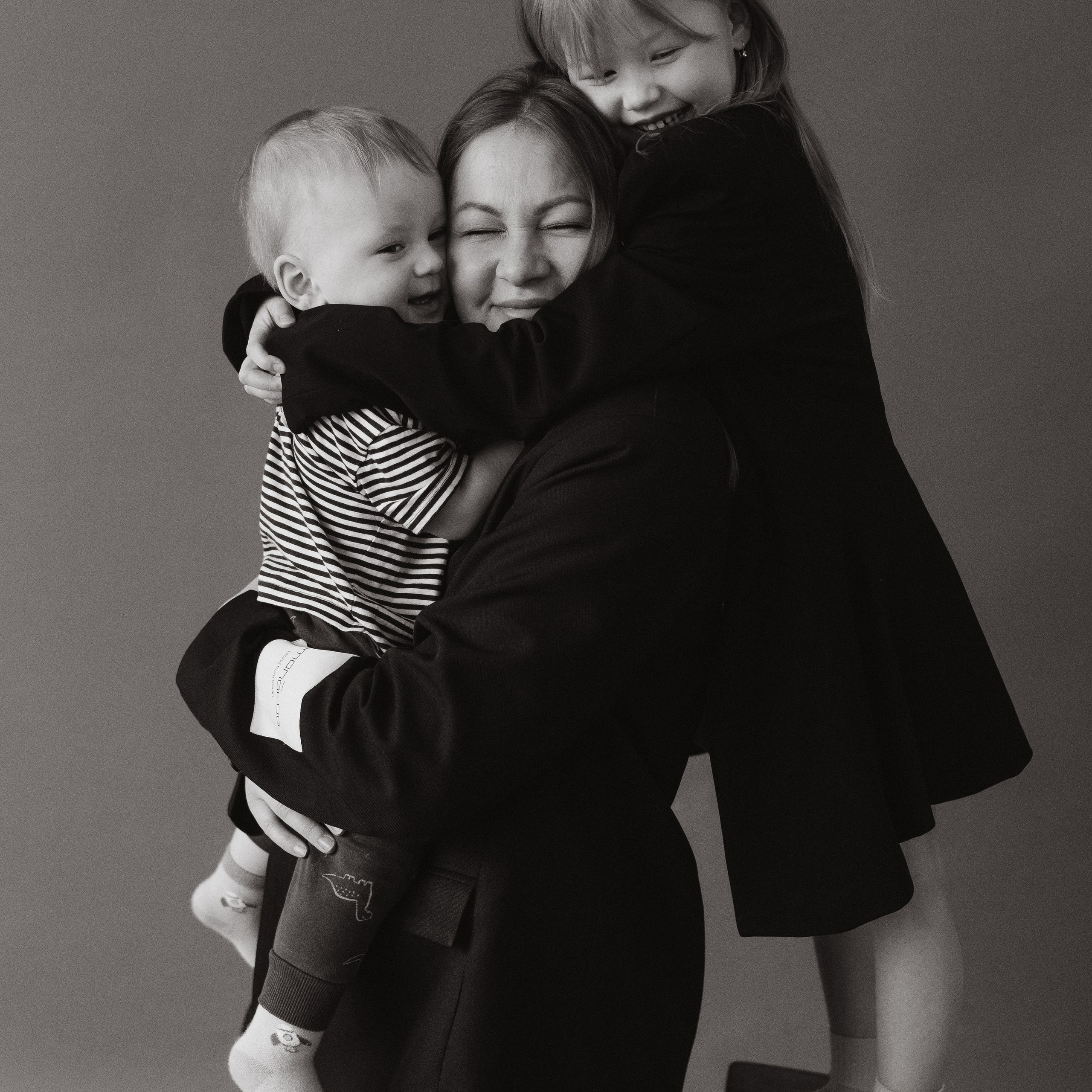 Студийная фотосессия материнства