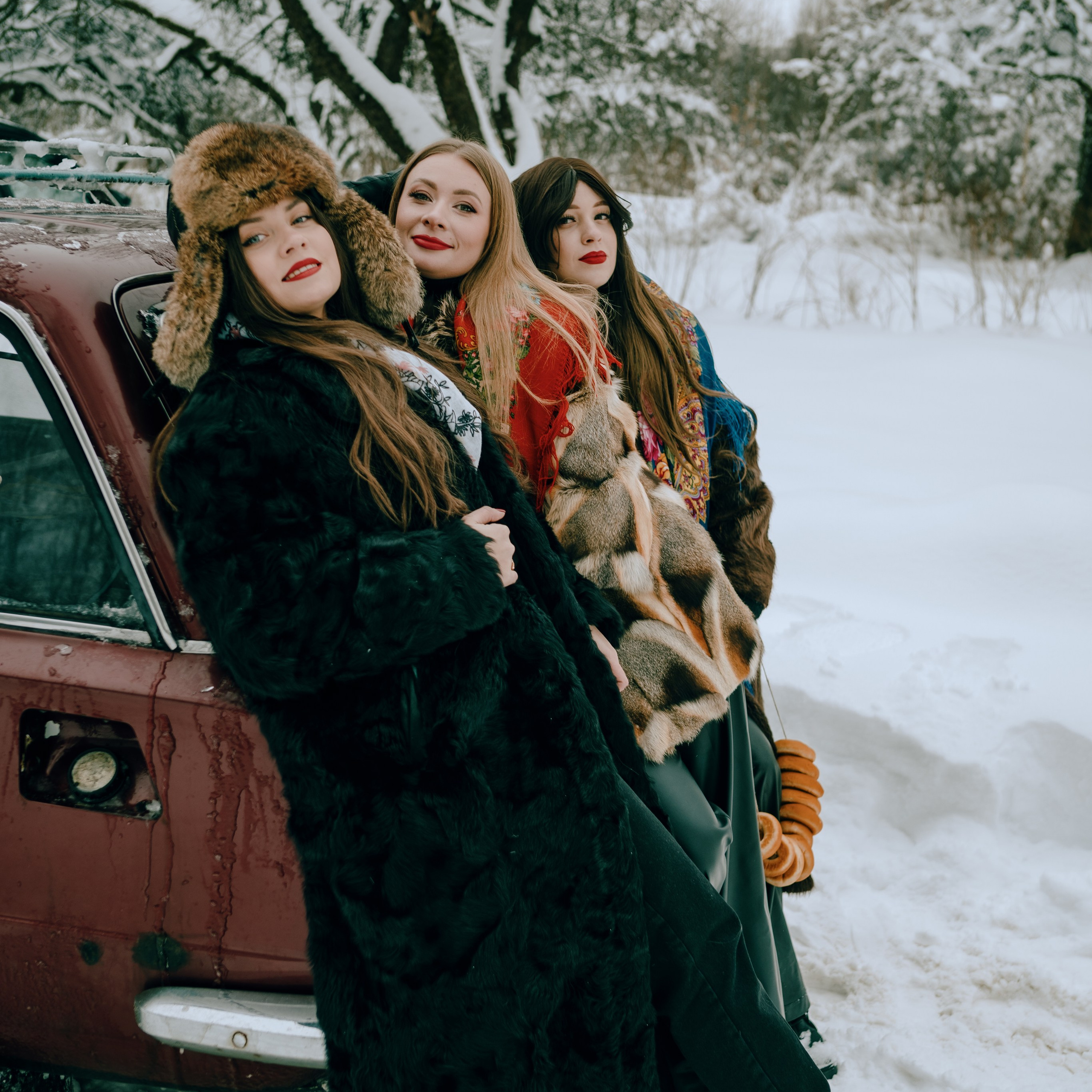 Звенит январская вьюга