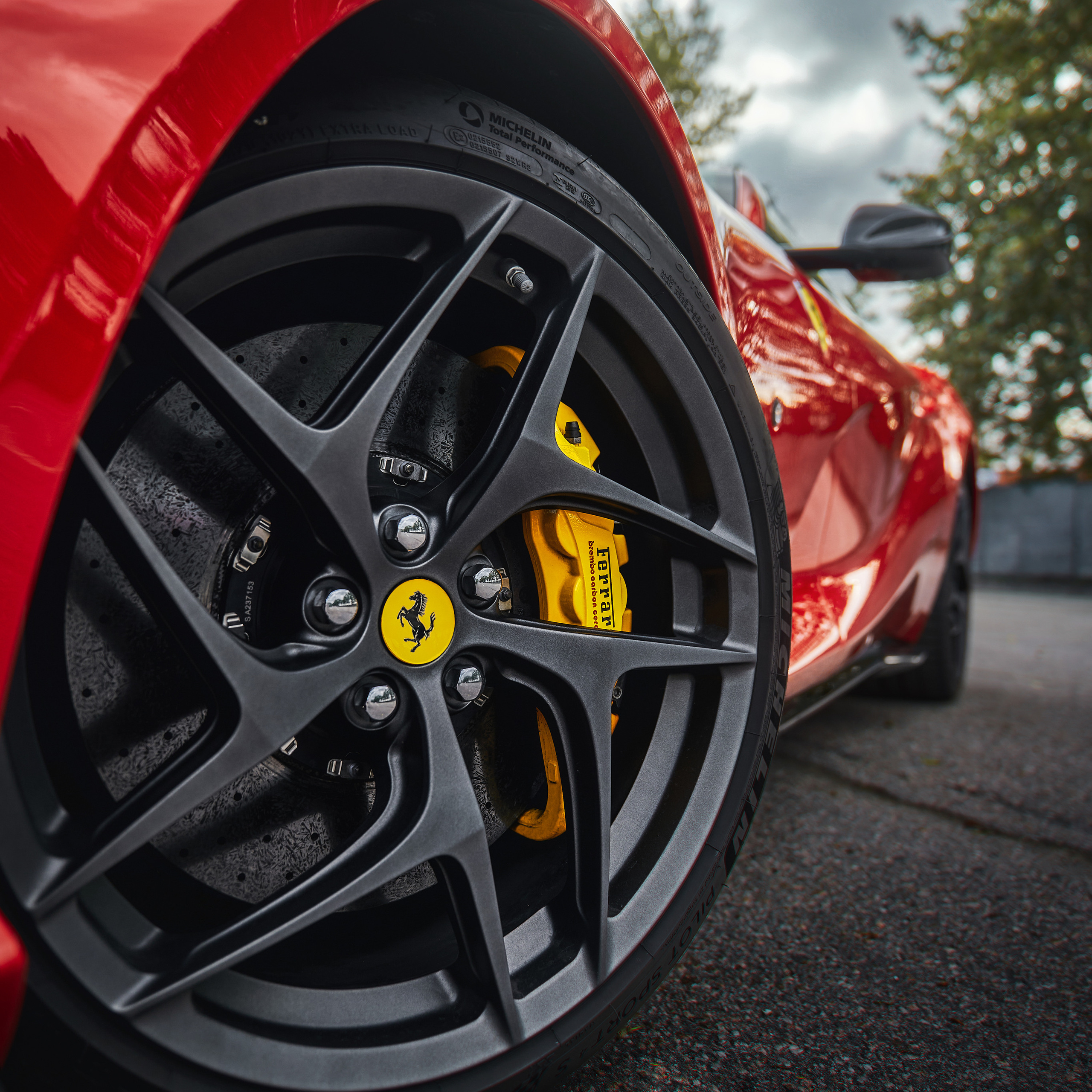 FERRARI 812 Superfast