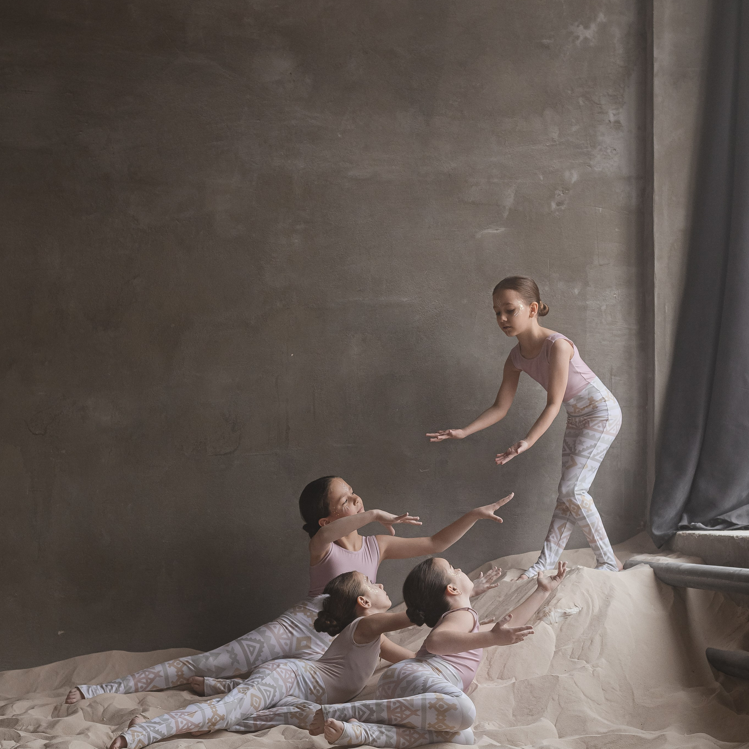 ВВЕРХ ДНОМ. SAND