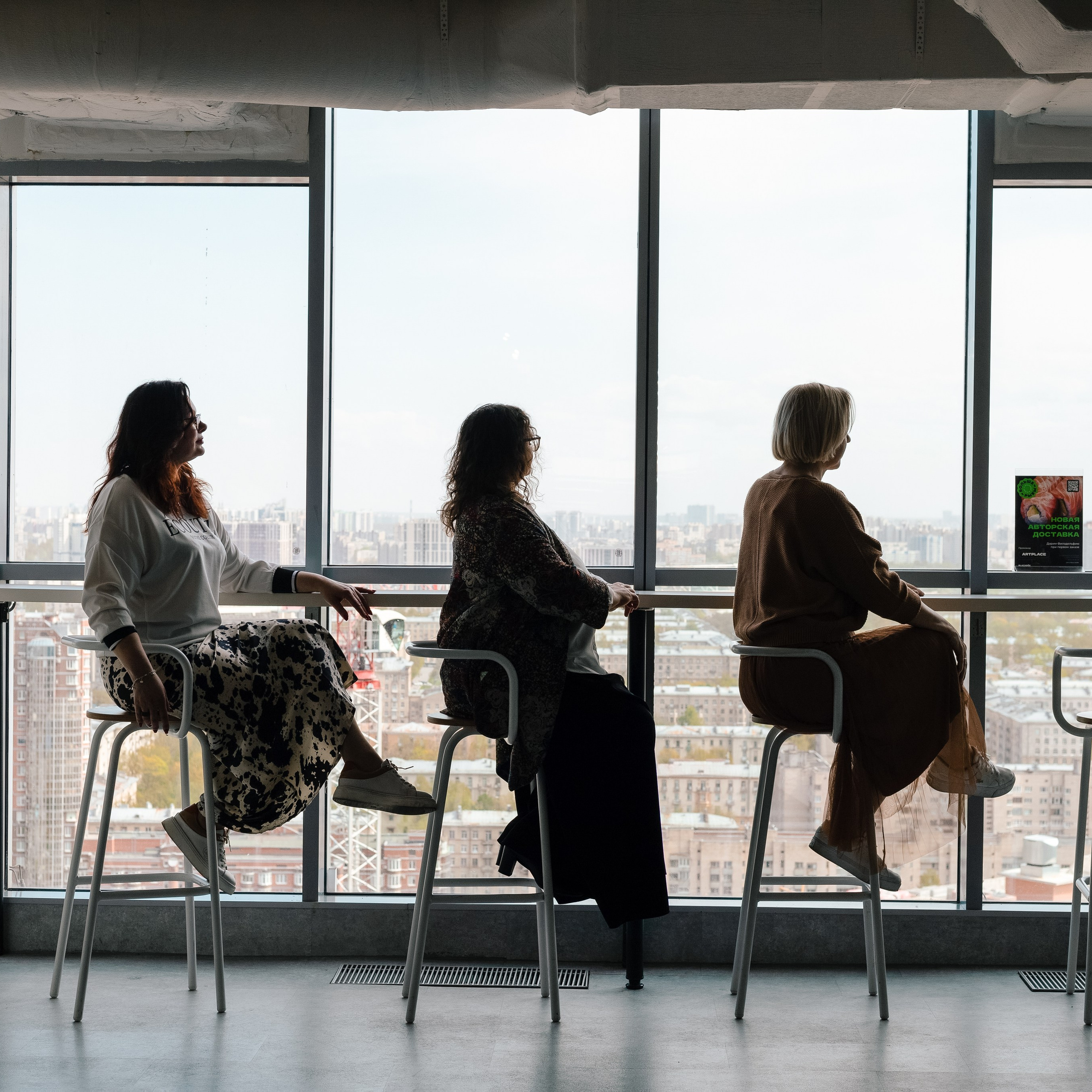 Девушки, создающие игры.