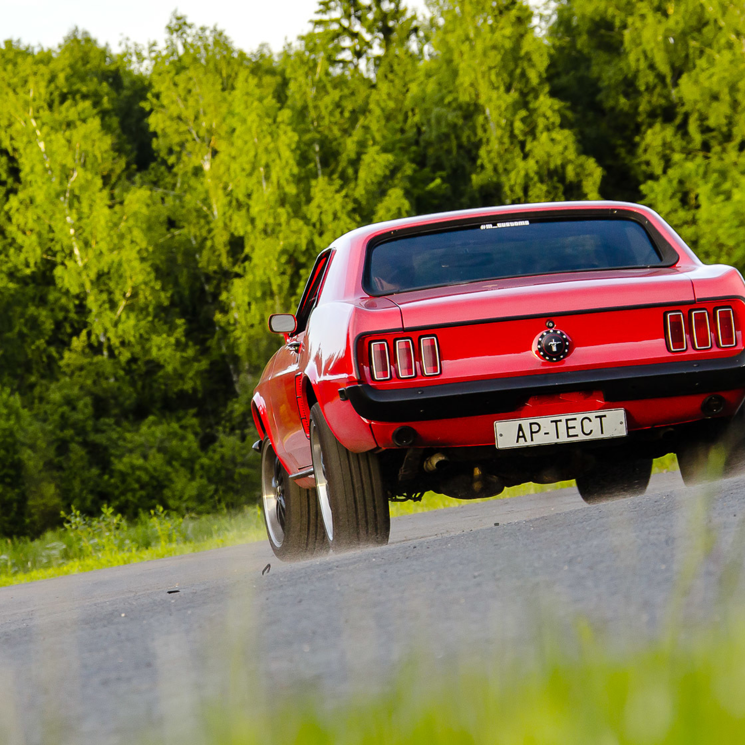 Ford Mustang vs Chevrolet Camaro. Фотограф Дмитрий Питерский
