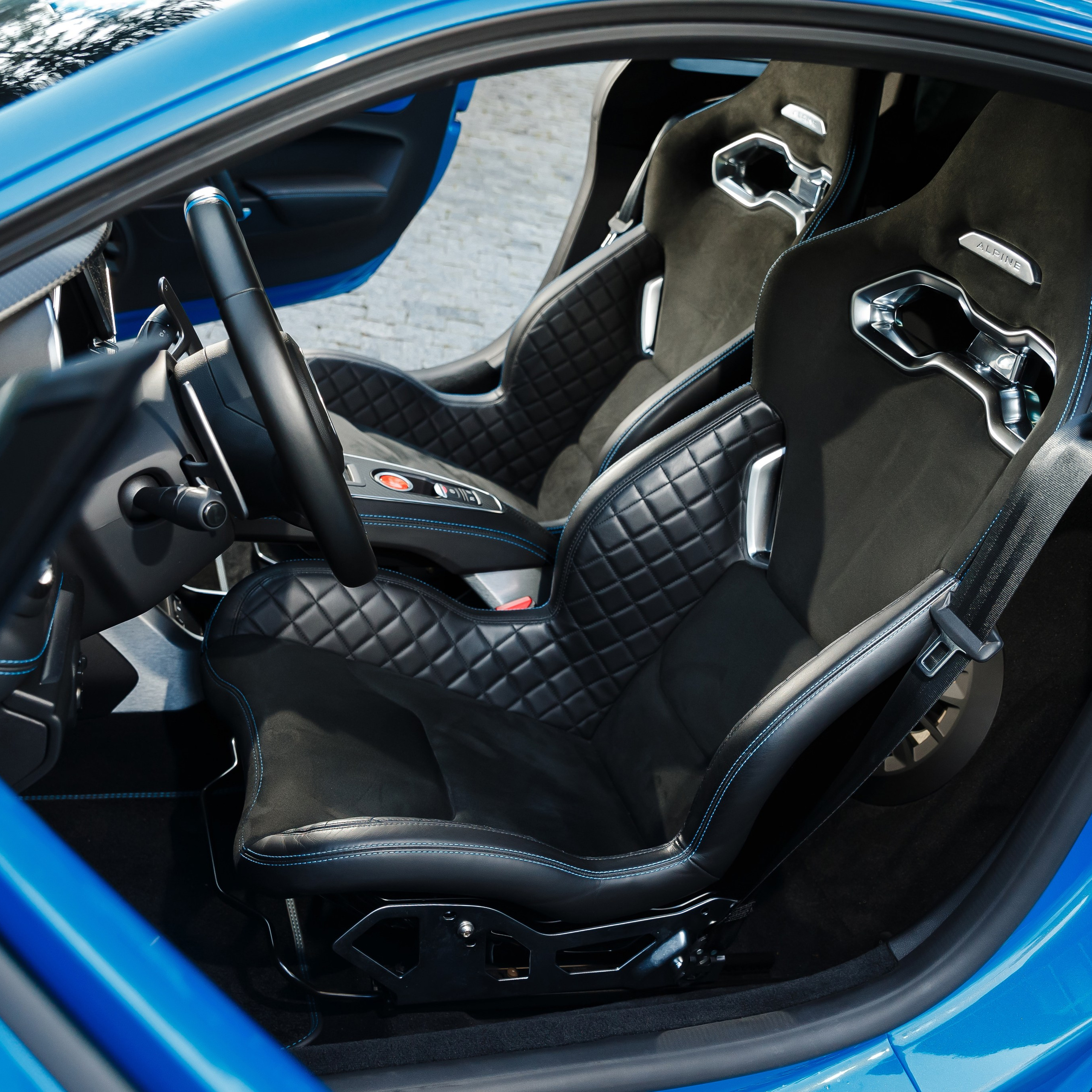 Alpine A110. Фотограф Дмитрий Питерский