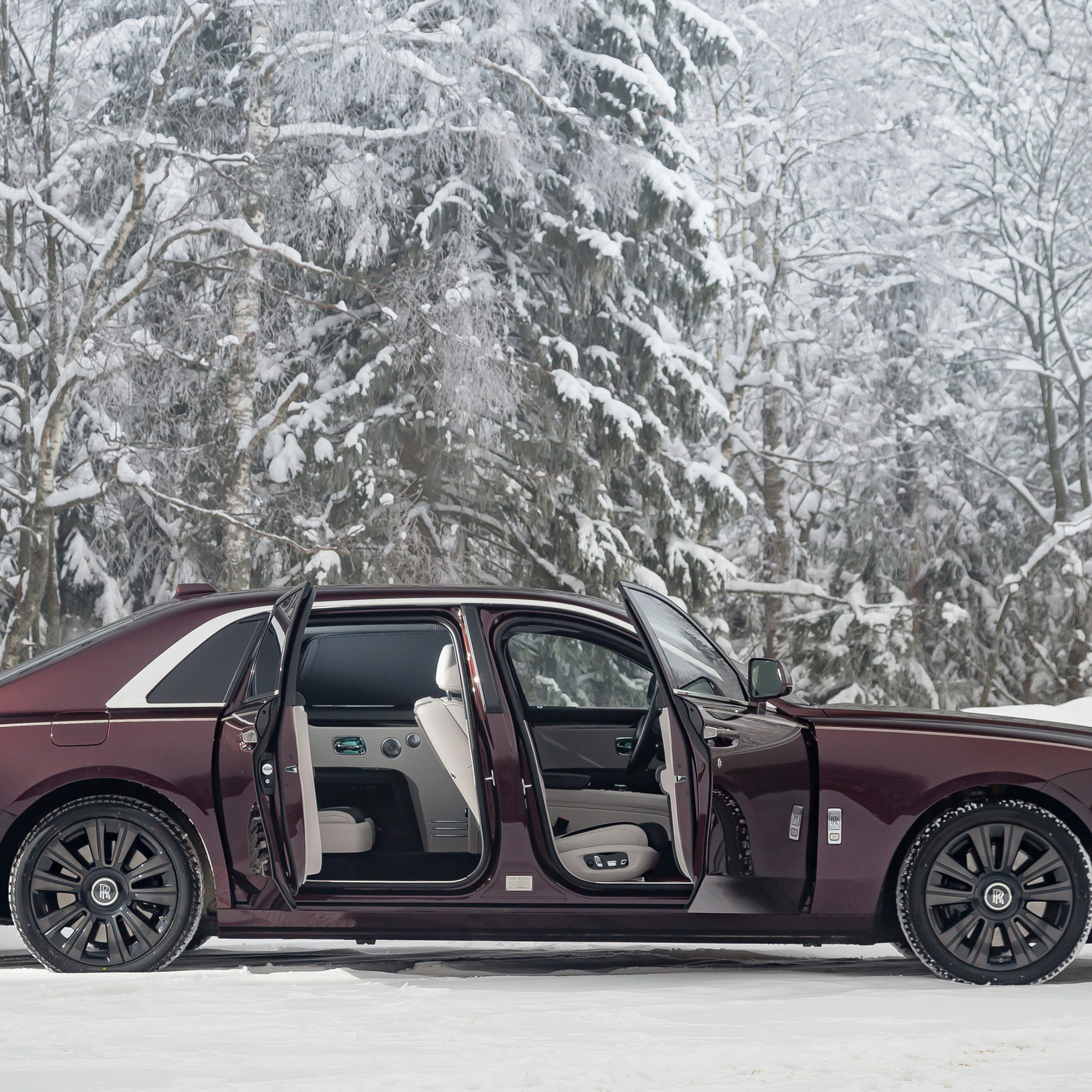 Rolls-Royce Ghost EWB. Фотограф Дмитрий Питерский
