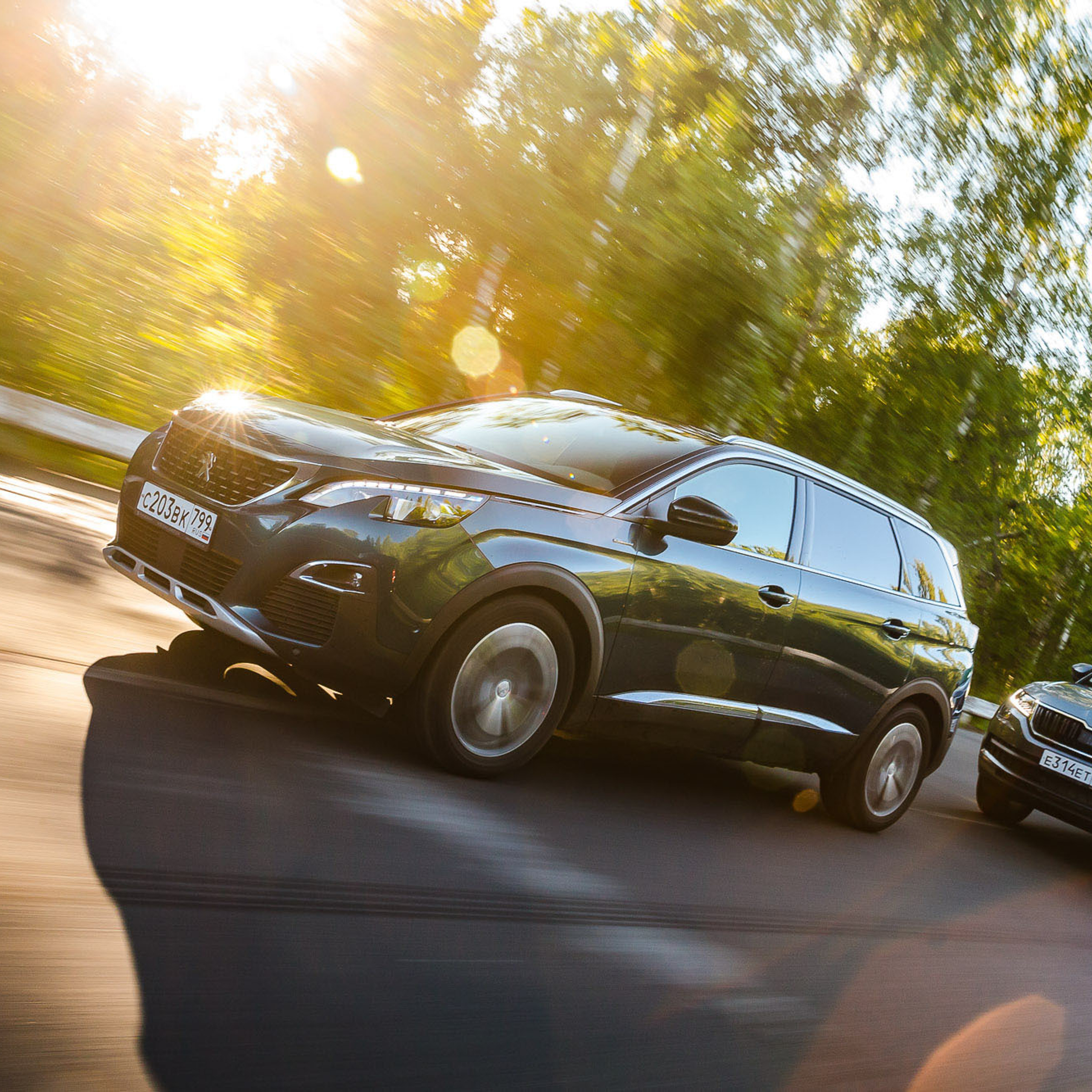 Peugeot 5008 & Skoda Kodiaq. Фотограф Дмитрий Питерский