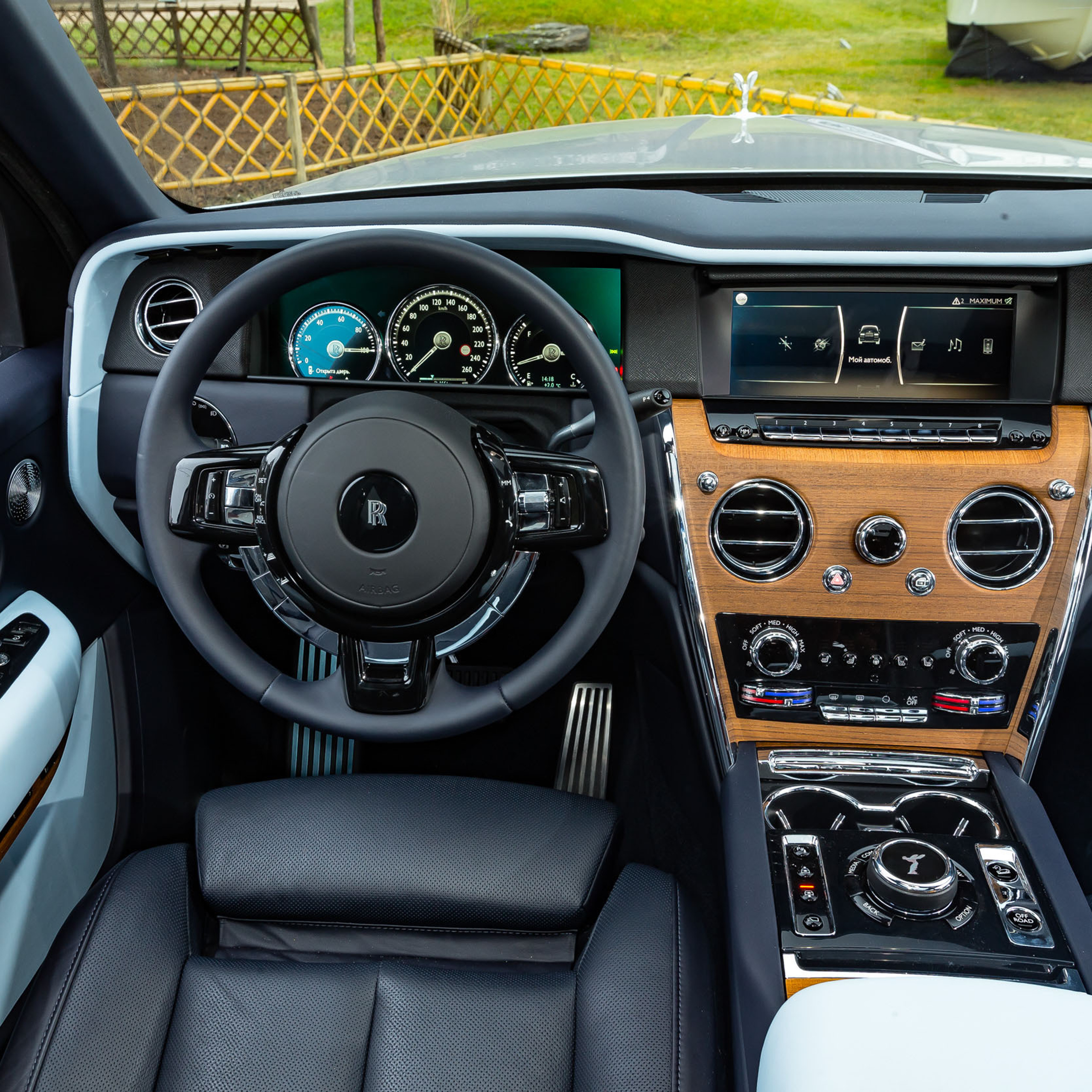 Rolls-Royce Cullinan. Фотограф Дмитрий Питерский
