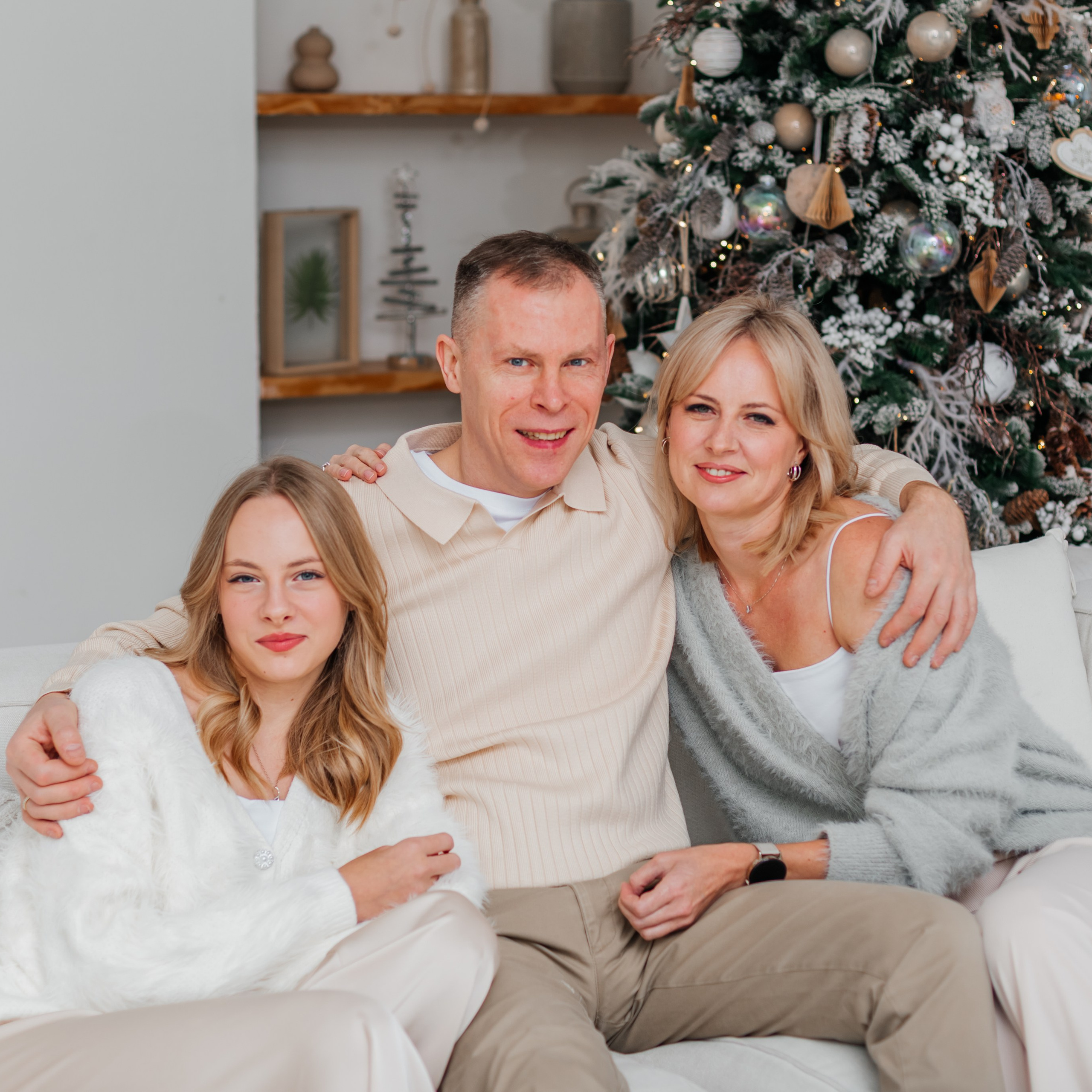 Уютная семейная фотосессия семьи Ломоносовых