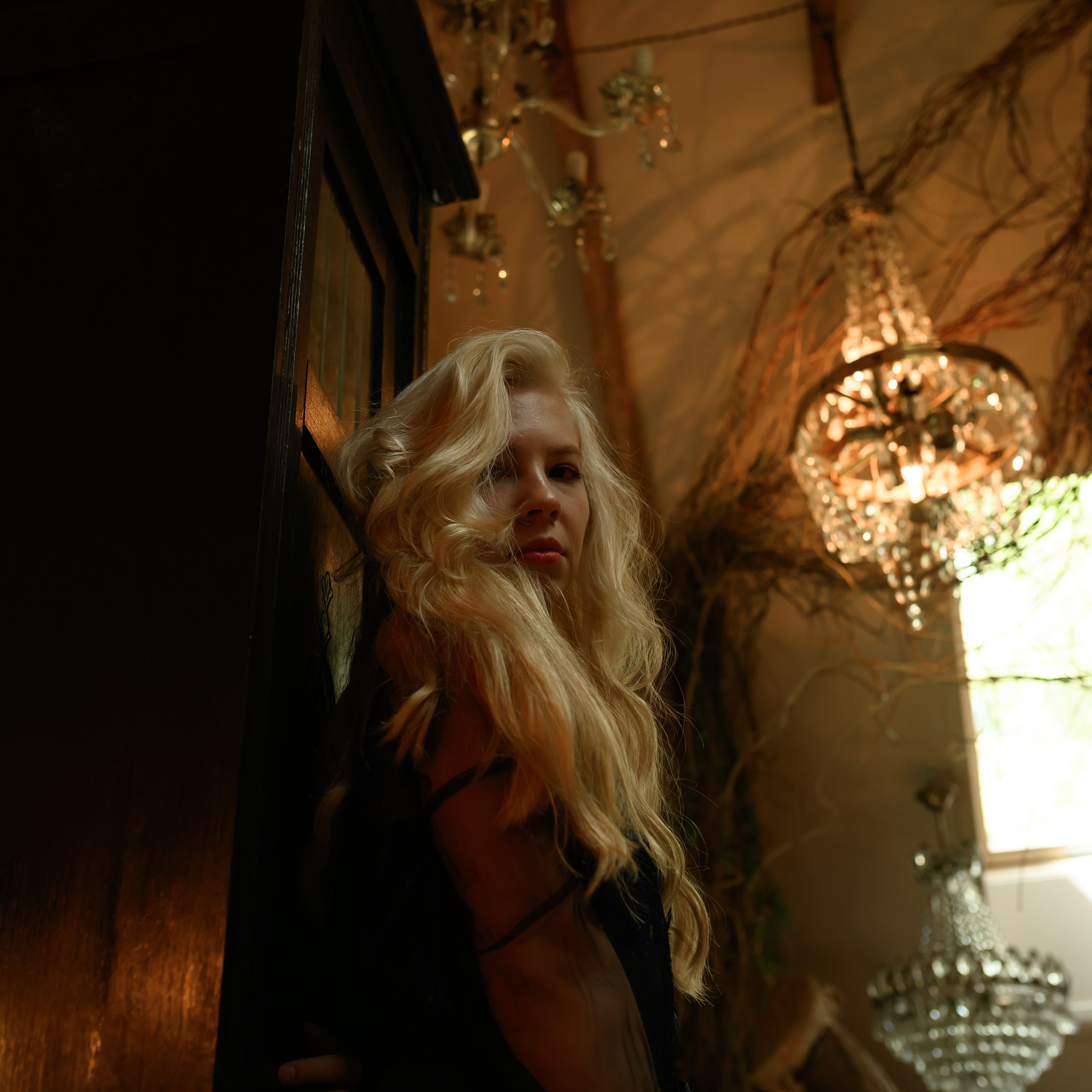 Катя. Заброшенный чердак