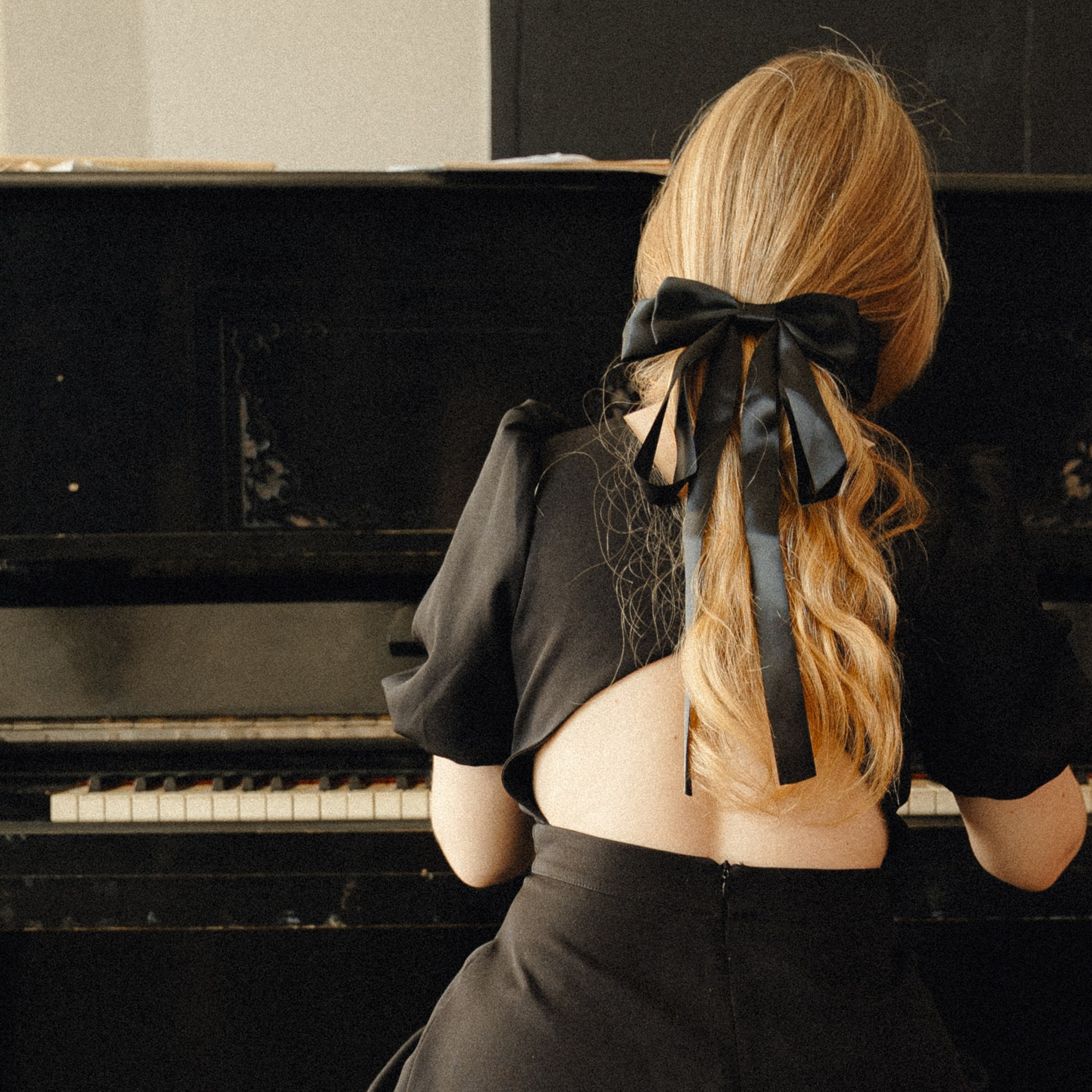 Александра пианистка