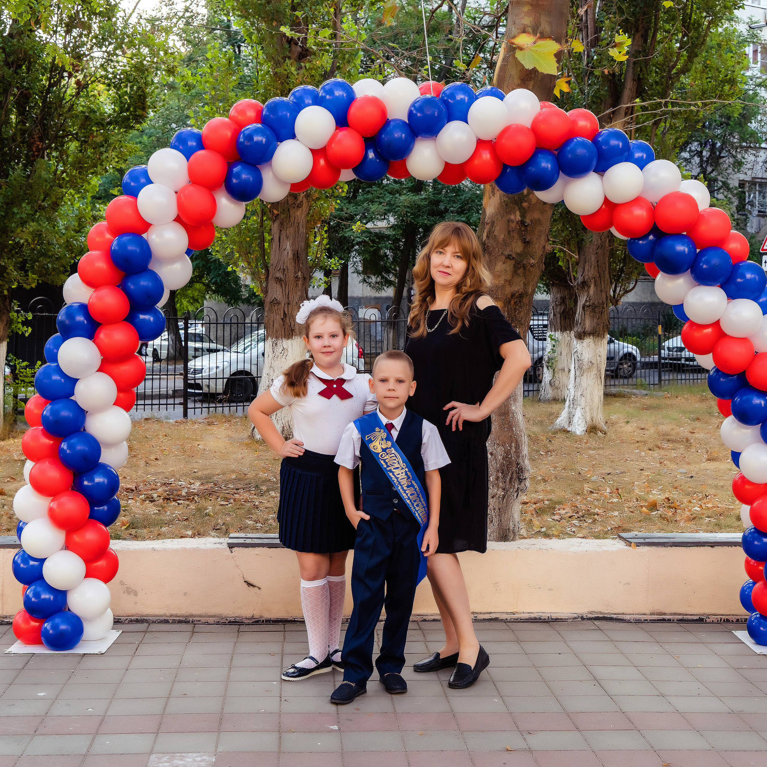 Съемка выпускного общая фотография портрет школьника фотокнига. Выпускные альбомы в Новороссийске и Краснодарском крае