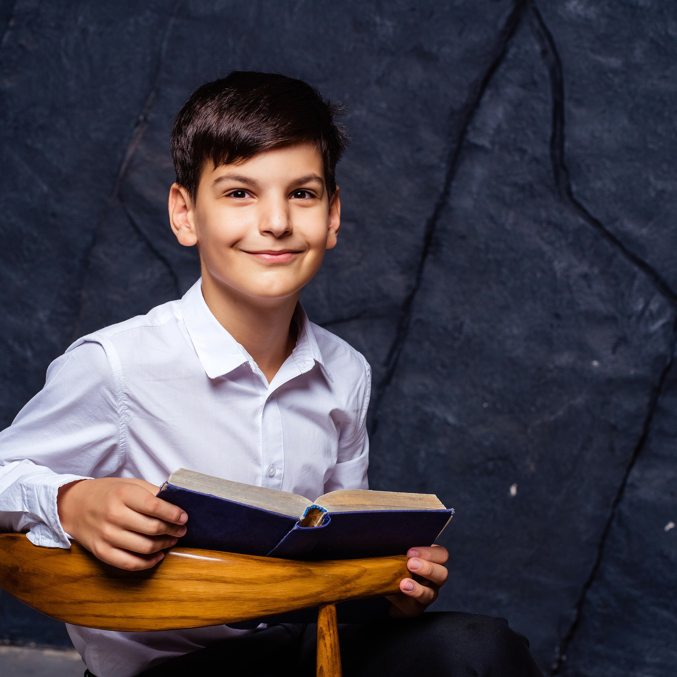 Съемка выпускного общая фотография портрет школьника фотокнига. Выпускные альбомы в Новороссийске и Краснодарском крае