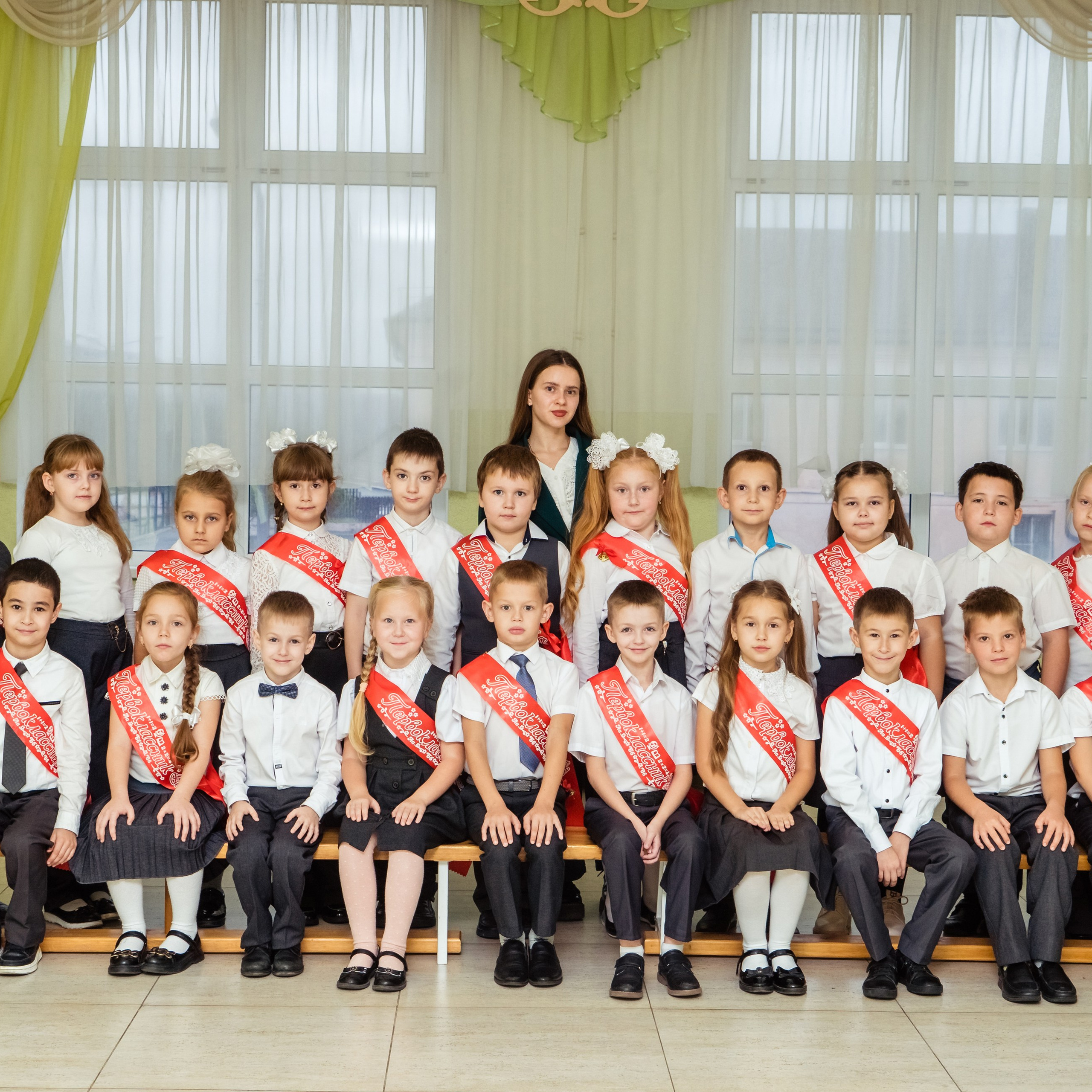 Съемка выпускного общая фотография портрет школьника фотокнига. Выпускные альбомы в Новороссийске и Краснодарском крае