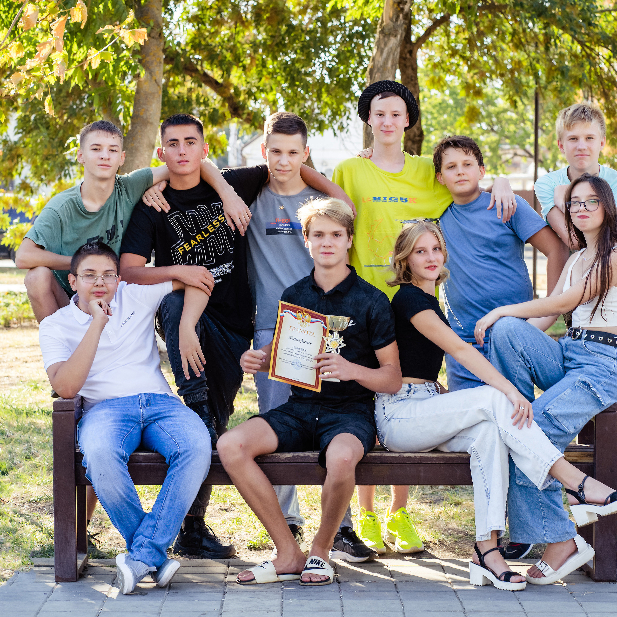 Съемка выпускного общая фотография портрет школьника фотокнига. Выпускные альбомы в Новороссийске и Краснодарском крае