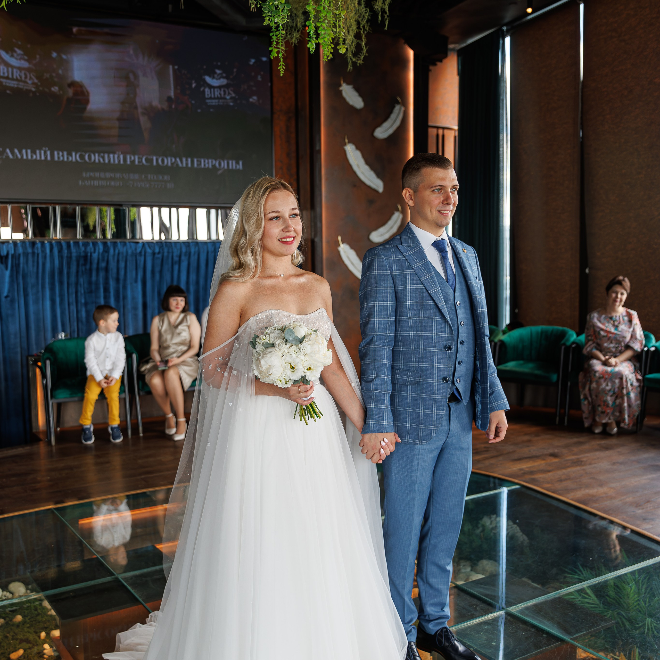 Регистрация брака в ресторане BIRDS Москва-Сити. Свадебный фотограф Москва и МО Сергей Киржаев