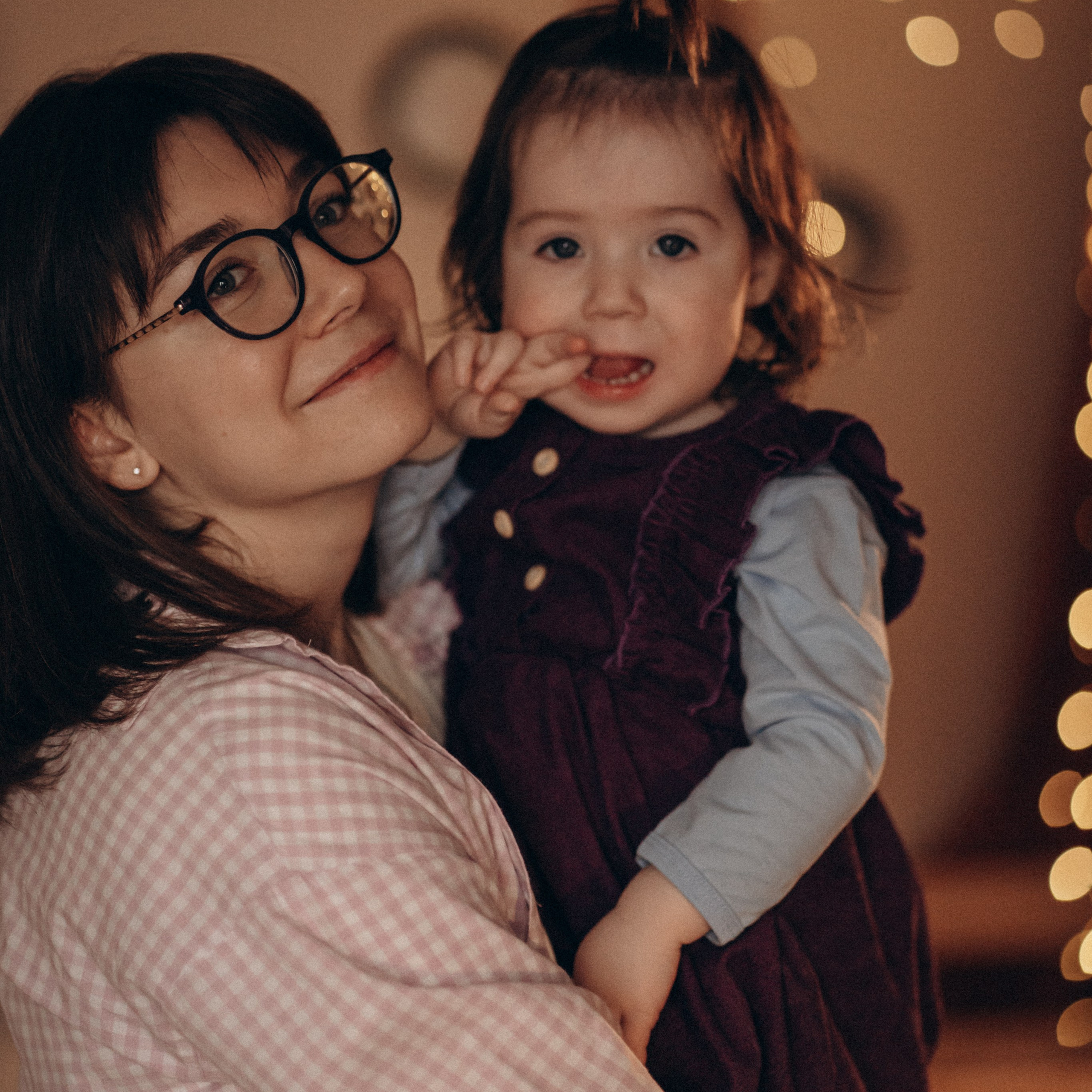 Айя, Катя и Руслан однажды дома в ноябре 💛